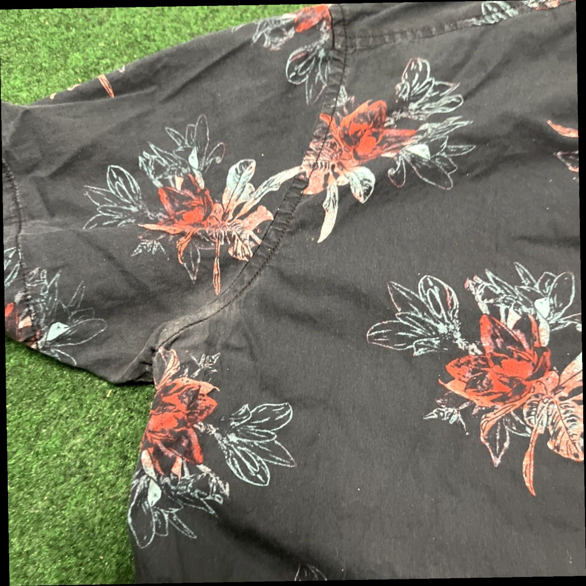 Vintage Tony Hawk Men's Red Flowers Short Sleeve Shirt Size XXL Size US XXL / EU 58 / 5 - 6 Thumbnail