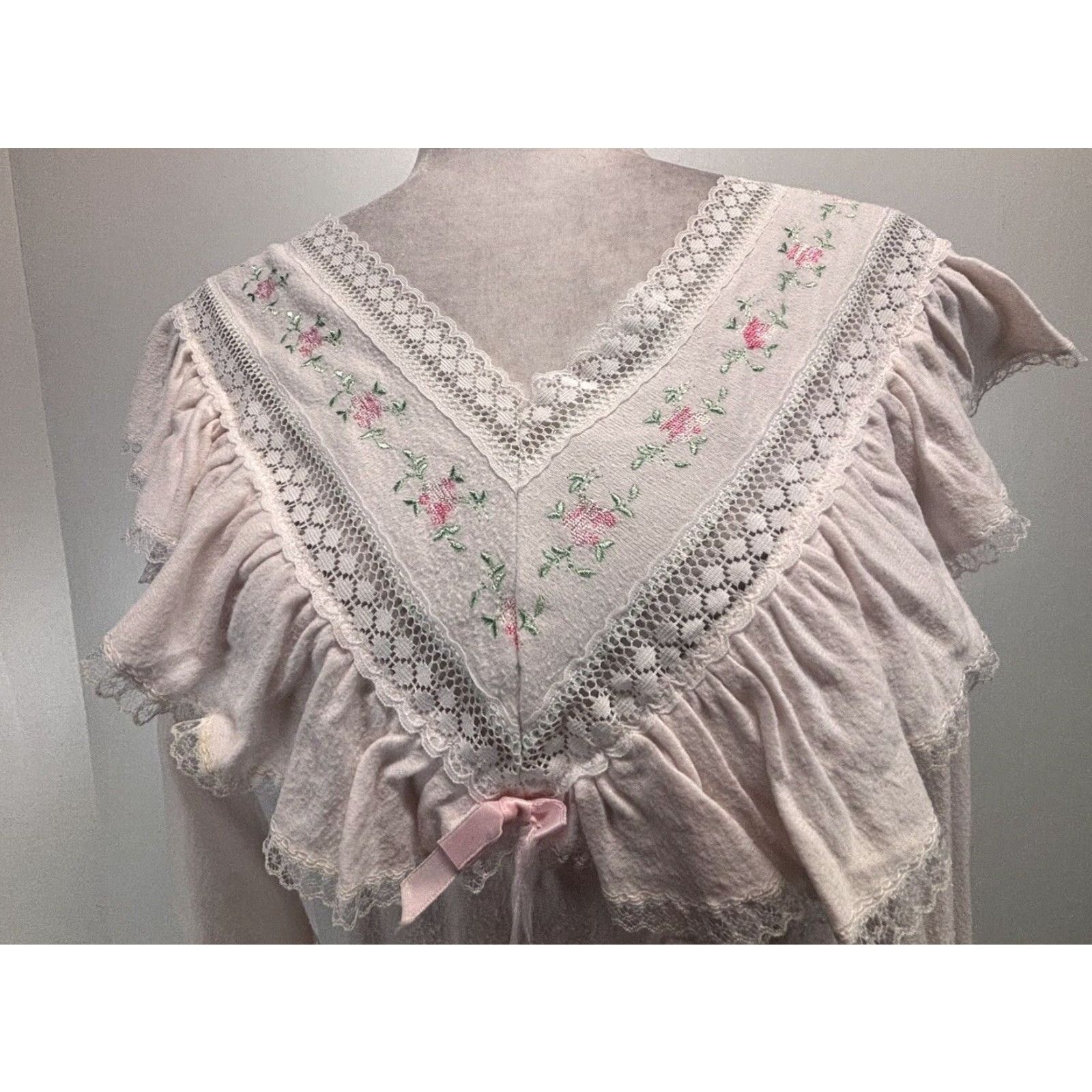 Vintage VINTAGE SPOTLIGHT Pink Nylon Blend Nightgown Large Floral Lace Coquette 1960s 1970s Womens Size ONE SIZE - 4 Thumbnail