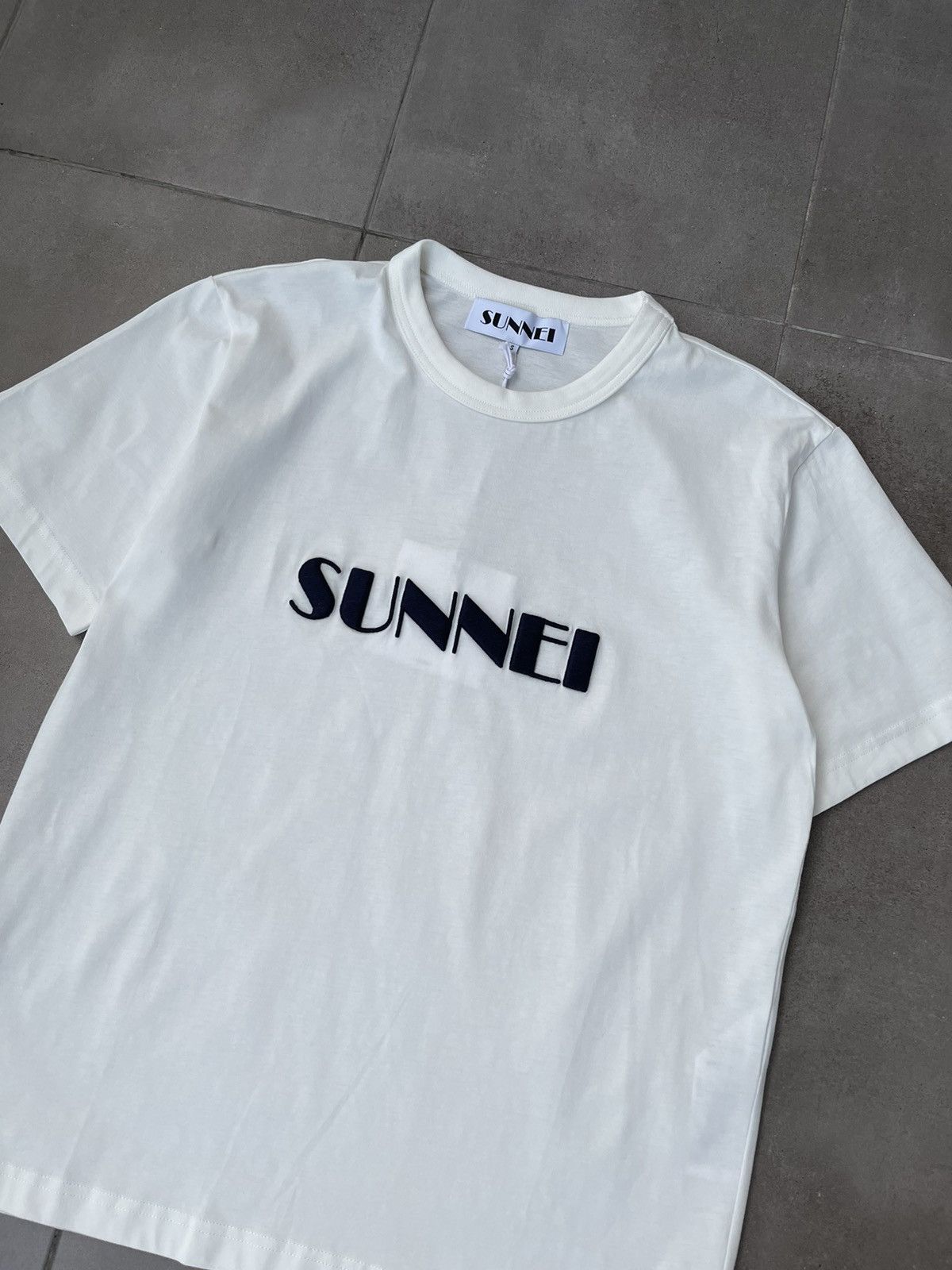 Sunnei !DS! SS23 Sunnei Logo Embroidered Classic White T-Shirt Size US S / EU 44-46 / 1 - 10 Thumbnail