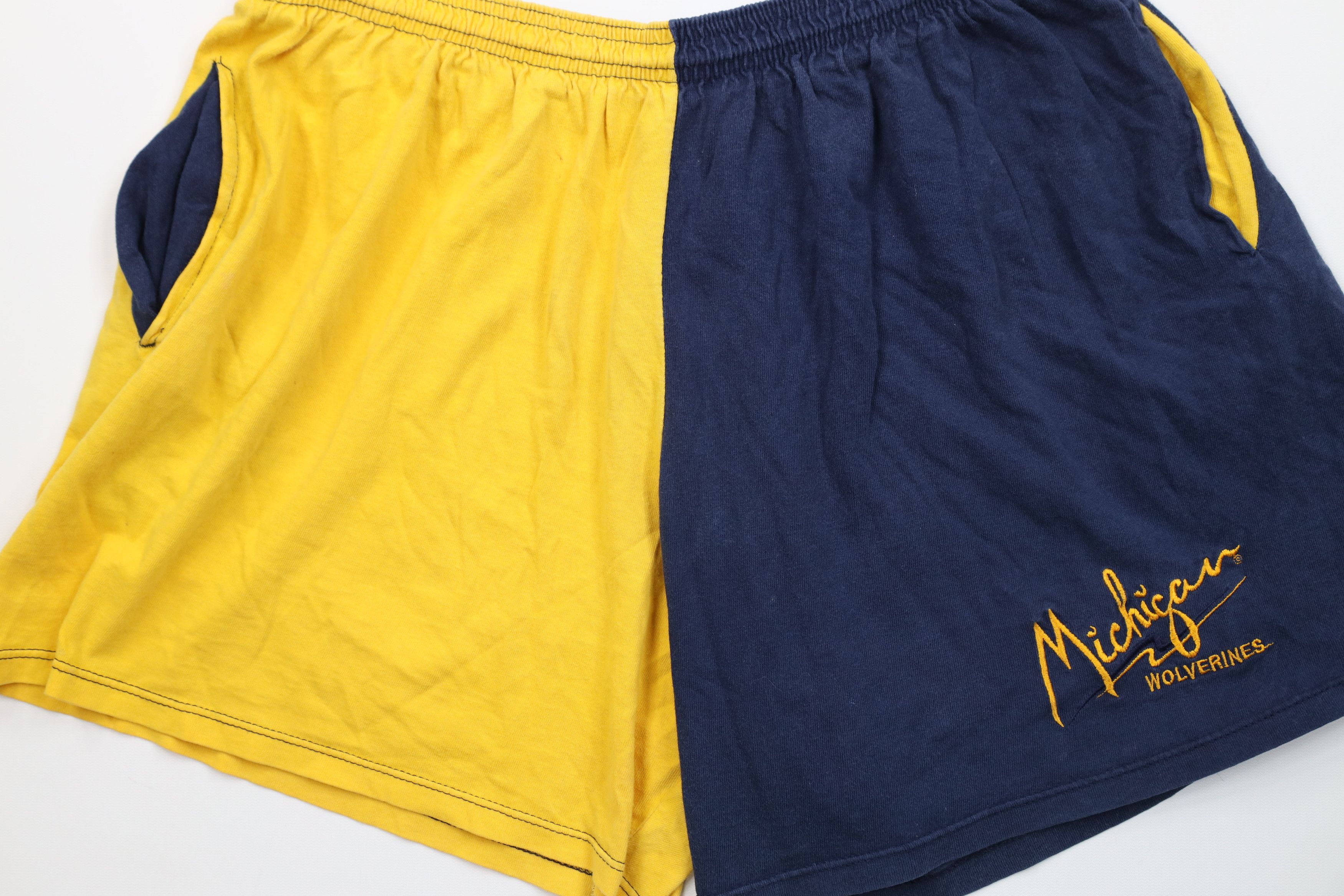 Vintage Vintage 90s University of Michigan Above Knee Shorts USA Size US 34 / EU 50 - 3 Thumbnail