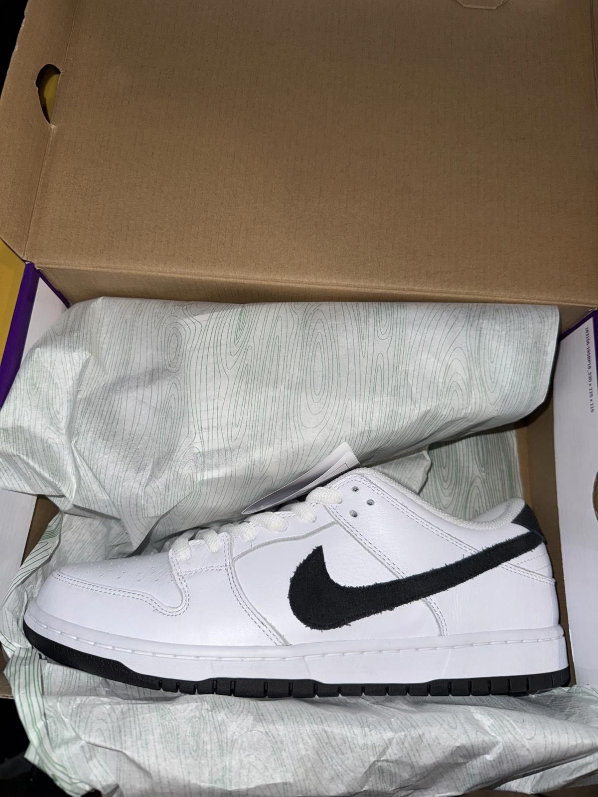 Nike Men’s Dunk SB Low Pro White/Black Sample