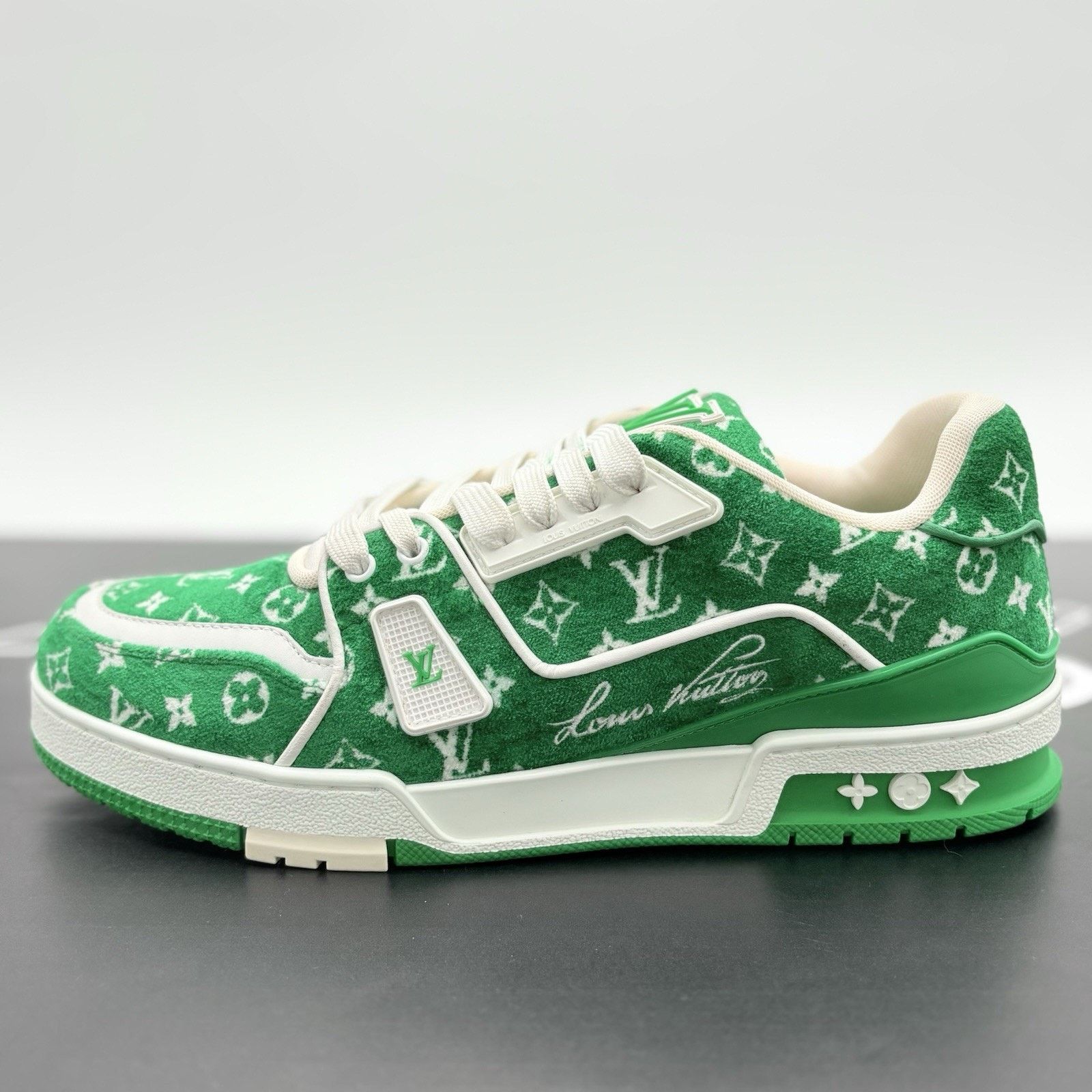 Louis Vuitton Louis Vuitton Trainer ' Green White Monogram ' | GREAT! Size US 10 / EU 43 - 8 Thumbnail