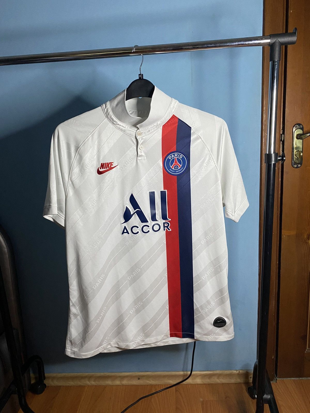 Nike Nike PSG, Paris Saint-Germain 19/20 Third Kit Size US L / EU 52-54 / 3 - 1 Thumbnail