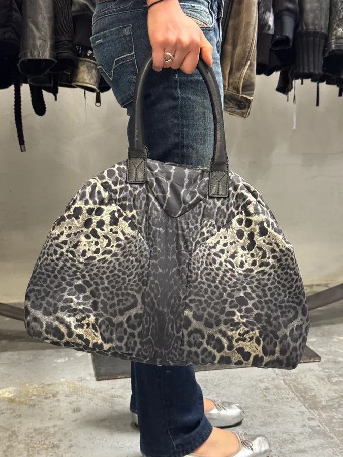 Yves Saint Laurent 2000s Yves Saint Laurent Easy Leopard Print Nylon Handle Bag Size ONE SIZE - 2 Thumbnail