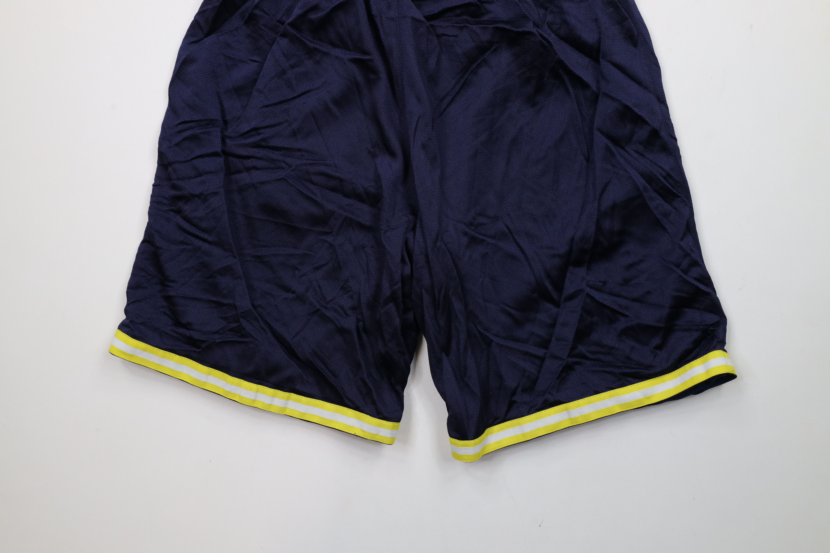 Adidas × Vintage Retro Adidas University of Michigan Basketball Shorts Size US 36 / EU 52 - 12 Thumbnail