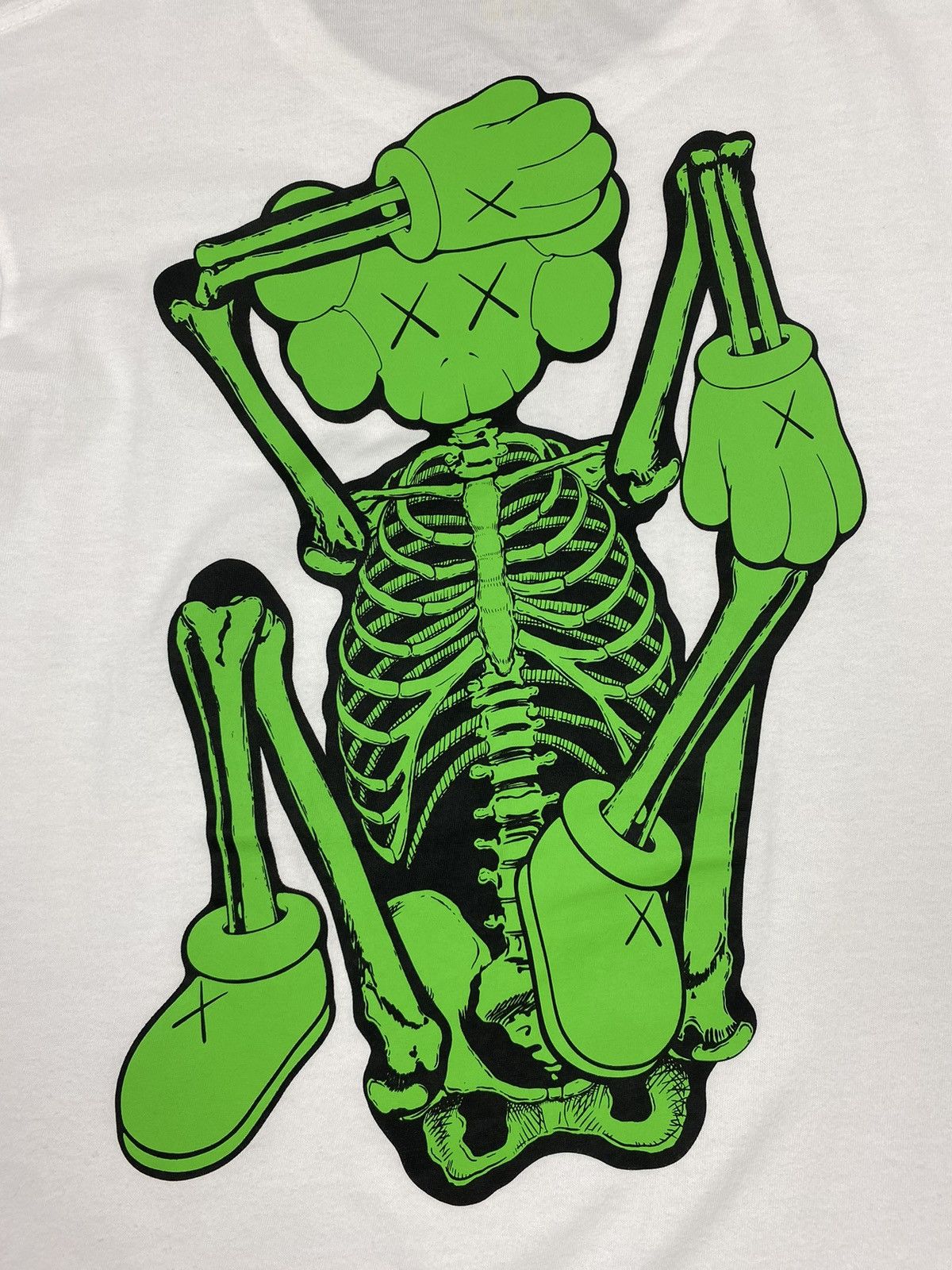 Kaws × Uniqlo Uniqlo x Kaws Skelleton T Shirt Size US L / EU 52-54 / 3 - 7 Thumbnail