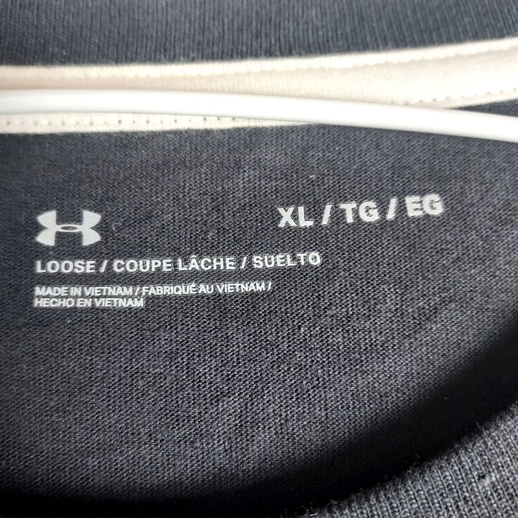 Under Armour Under Armour Long Sleeve Shirt Mens XL Black White Logo Pullover Crew Neck Activewear Running & Jogging XL Mens Black Logo HeatGear Size US XL / EU 56 / 4 - 4 Thumbnail