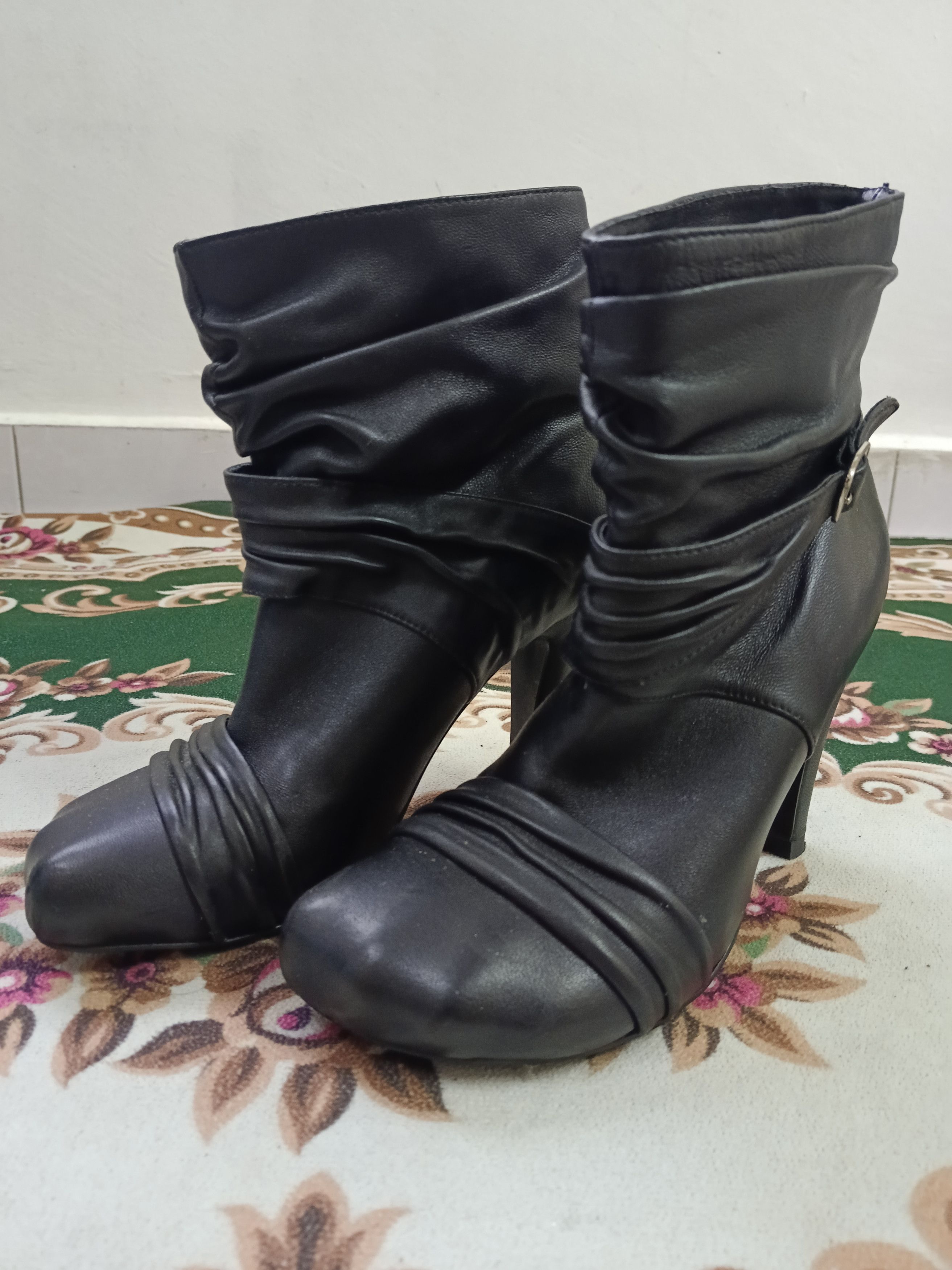Yohji Yamamoto Yohji Yamamoto Limi Feu Black Ruched Ankle Boots Size US 7 / IT 37 - 4 Thumbnail