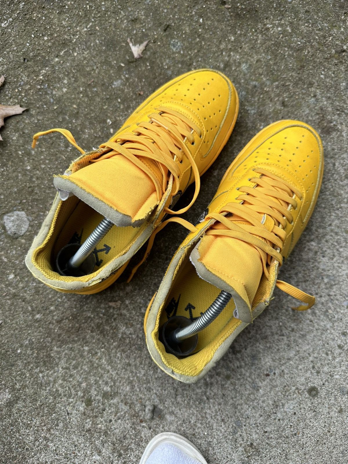 Nike × Off-White Nike Air Force 1 Low Off White University Gold size 8.5 Size US 8.5 / EU 41-42 - 3 Thumbnail
