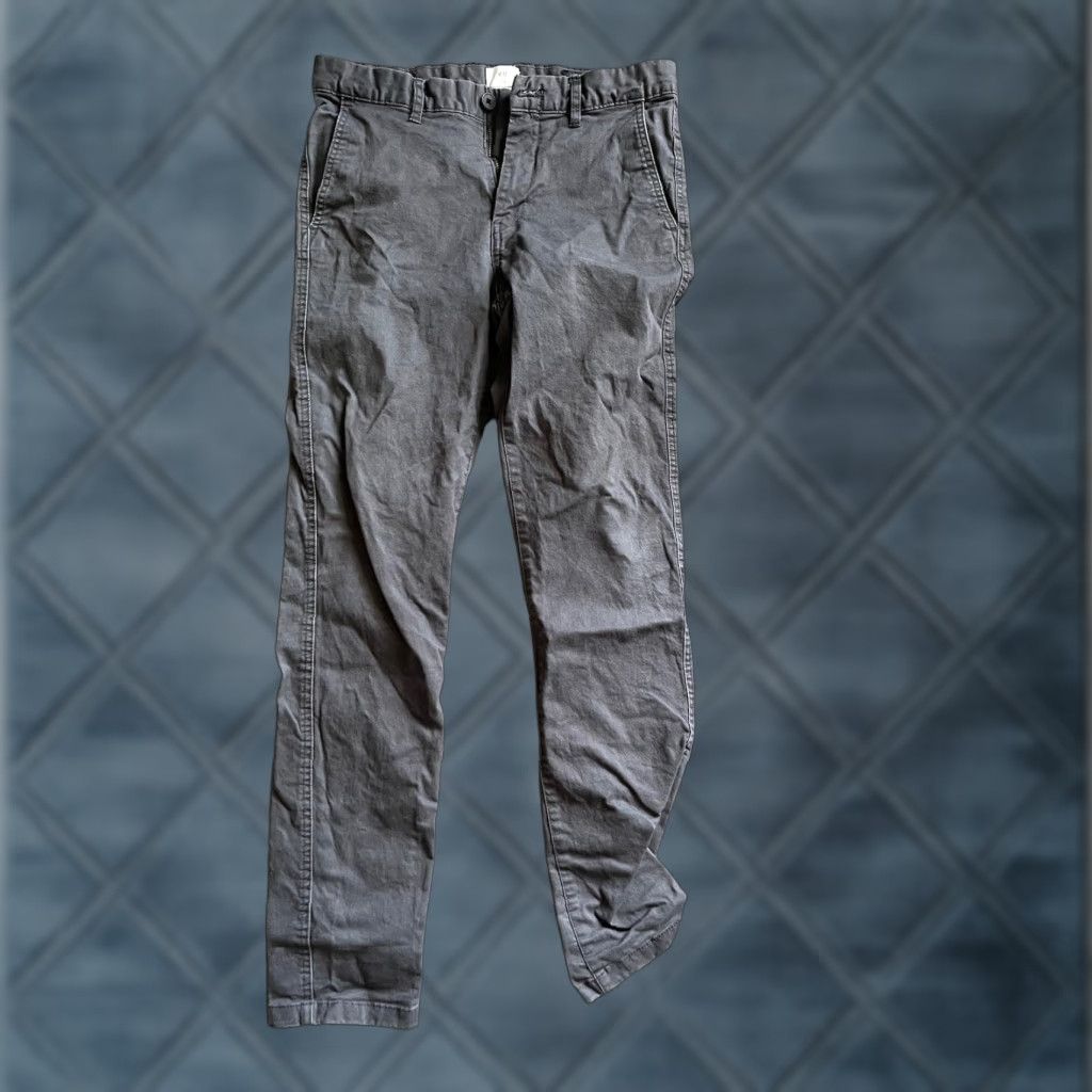 H&M H.M. L.o.o.g Skinny Fit Zip Fly Gray Solid Men's Jeans Size 30 Size US 30 / EU 46 - 1 Thumbnail