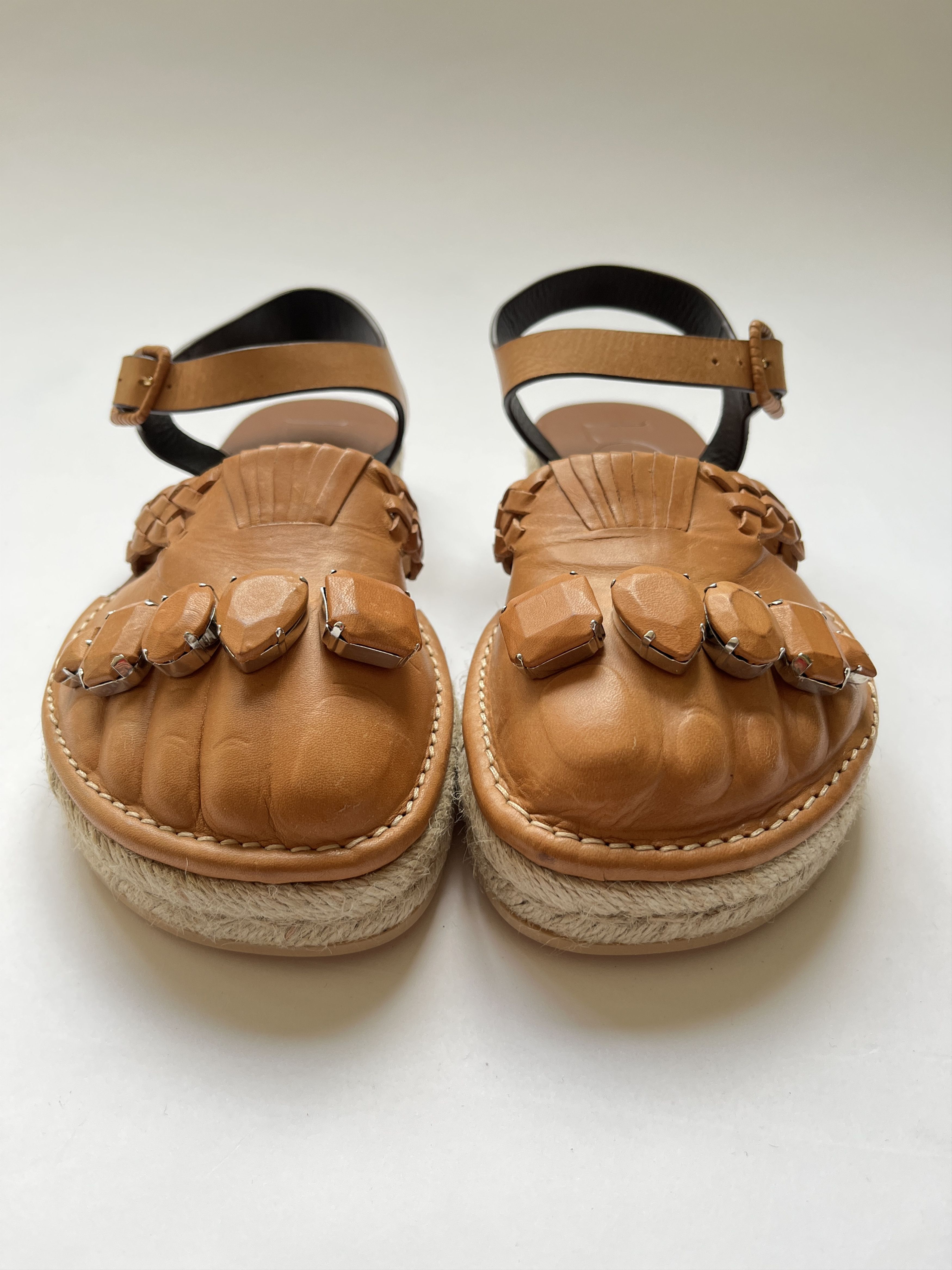 Loewe ⚡️QUICK SALE⚡️2019 Loewe Tan Moulded Toe Ring Sandals Size US 5 / IT 35 - 2 Thumbnail