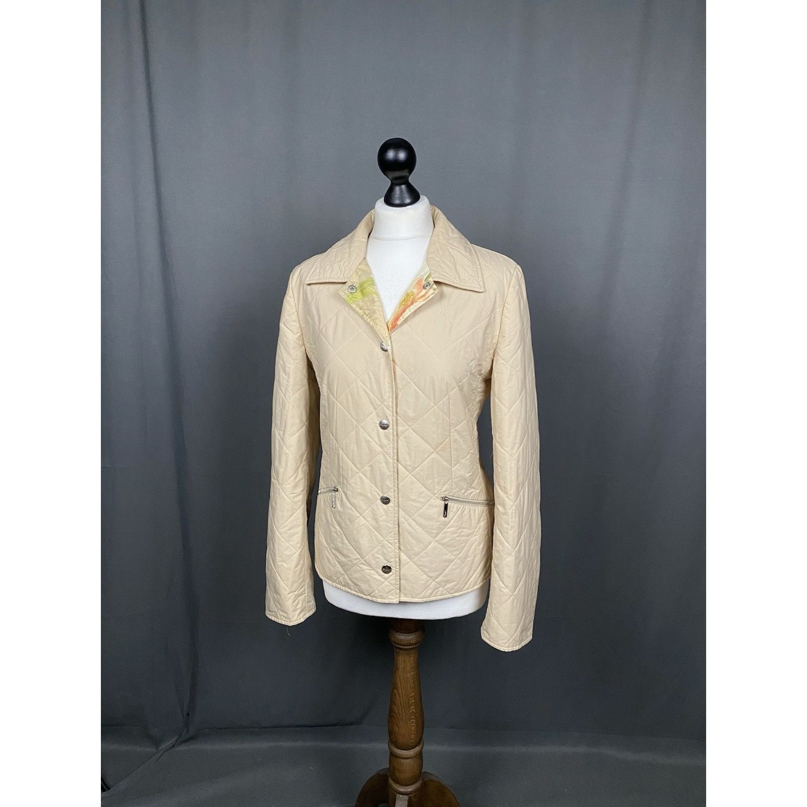 Salvatore Ferragamo Salvatore Ferragamo Floral Lining Women's Beige Pink Quilted Size M / US 6-8 / IT 42-44 - 2 Thumbnail