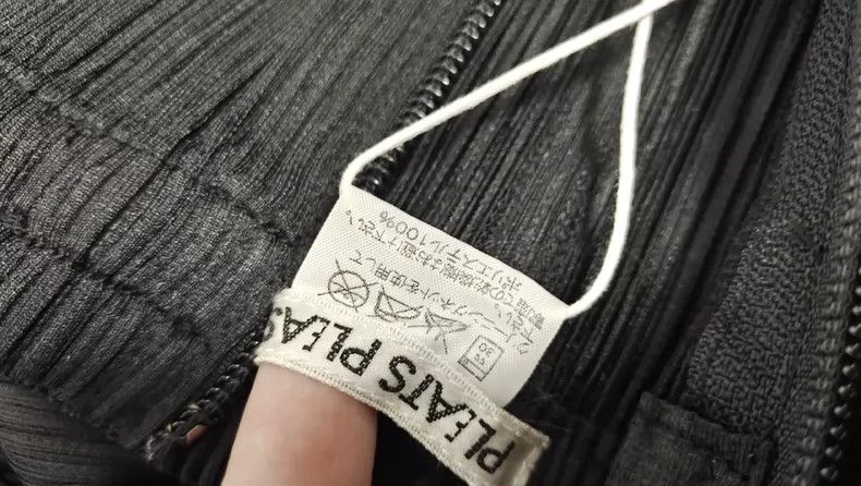 Issey Miyake Issey Miyake size:1 Black vintage zipper skirt Size 22" - 5 Thumbnail