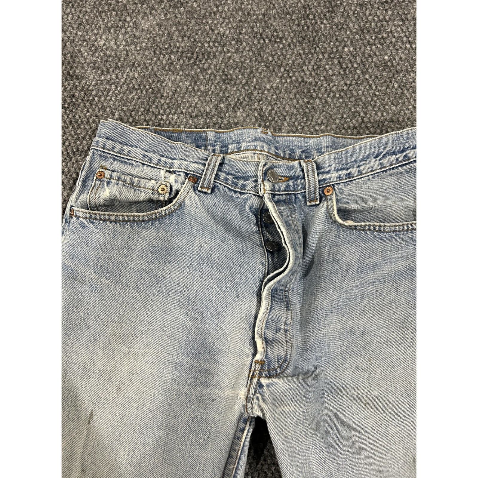 Levi's VINTAGE Levi's 501 Jeans Mens 33x31 Blue Wash Button Fly Made USA 90s Distressed Size US 33 - 5 Thumbnail