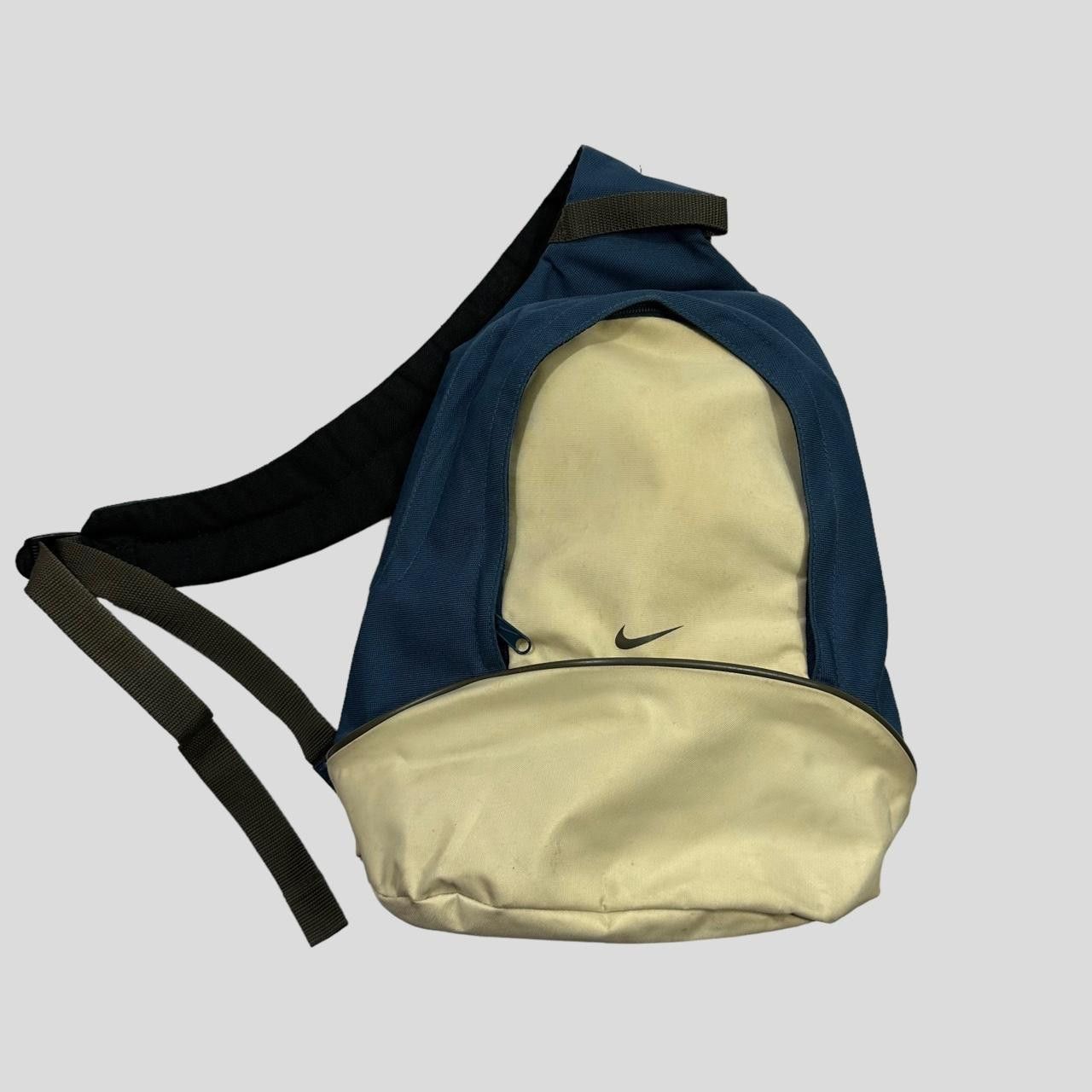 image of Nike Fw00 Swoosh Slingbag in Blue, Men's