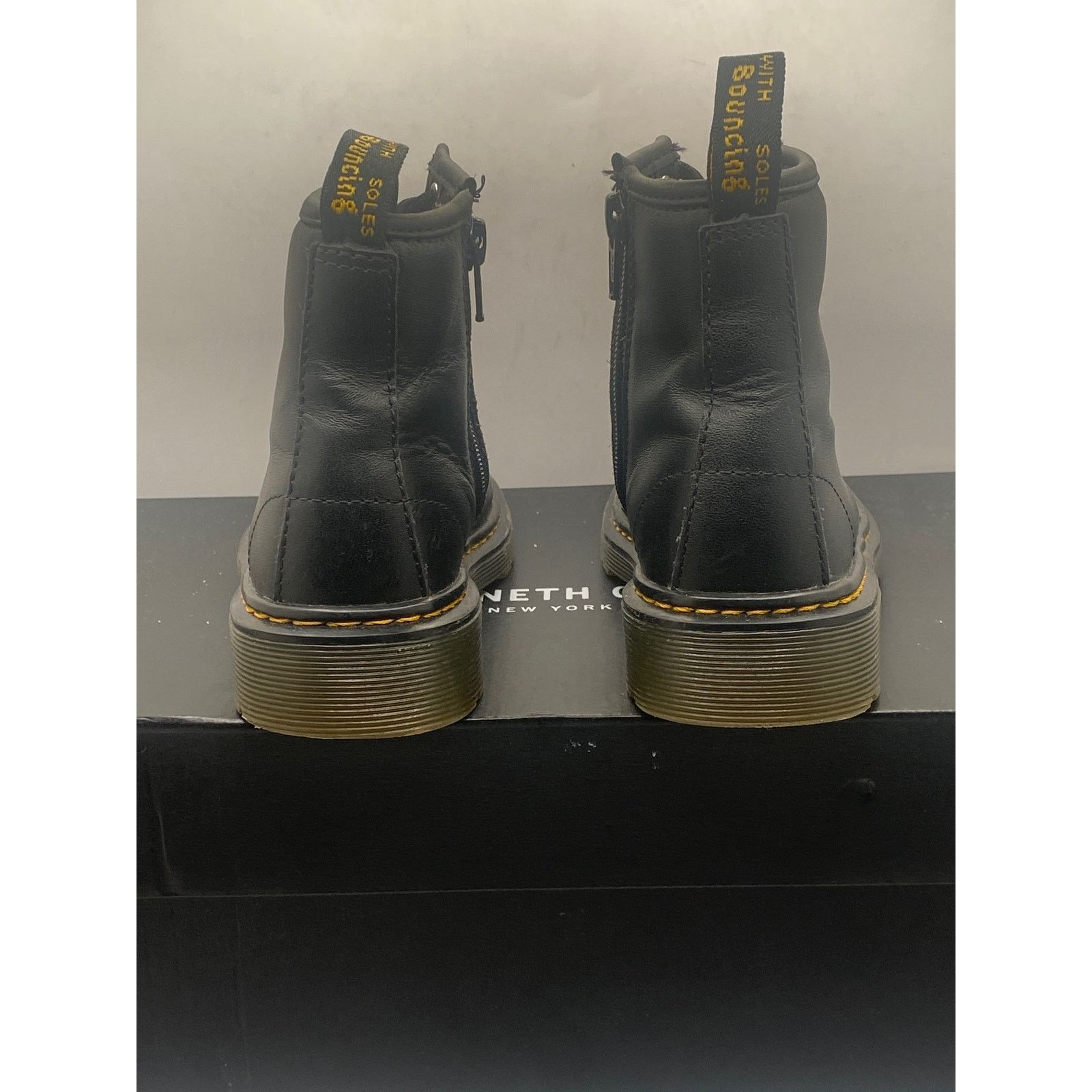Dr. Martens Dr. Martens 26981 Eyelet Black Leather Boots LA004 Man 13 Size US 13 / EU 46 - 4 Thumbnail