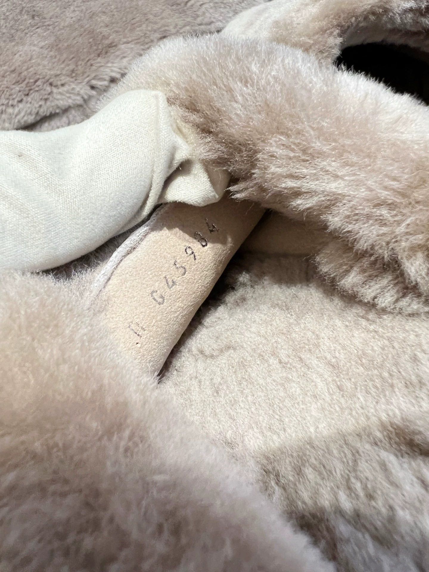 Chanel Chanel 99 New Milk Tea Fur Slippers 37 EU w/ Dust Bag Size US 6.5 / IT 36.5 - 5 Thumbnail