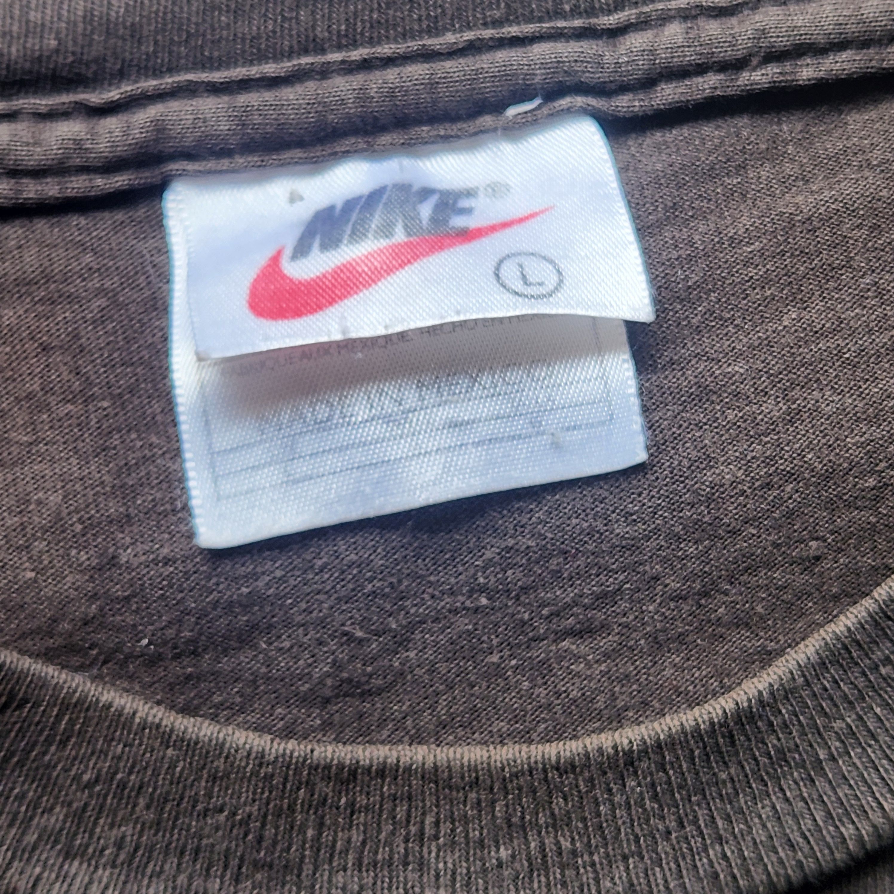Nike × Vintage Vintage Faded Nike Air Big Logo TShirt Y2K Size US L / EU 52-54 / 3 - 8 Thumbnail