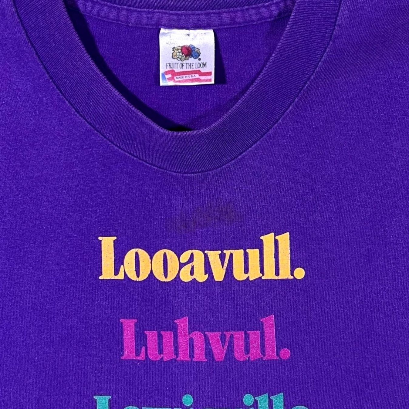 Fruit Of The Loom VINTAGE Louisville “Any Way You Say It” Tourist Purple Single Stitch T-Shirt Mens L Purple Graphic Print 90s Souvenir USA Size US L / EU 52-54 / 3 - 6 Thumbnail