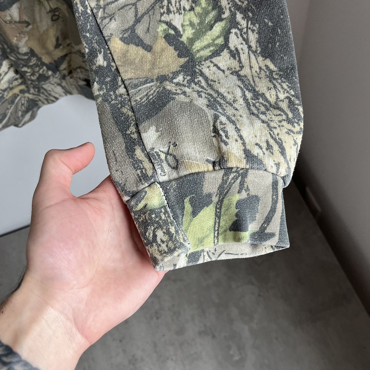 Carhartt Distressed Khaki Camo Hoodie Size US L / EU 52-54 / 3 - 6 Thumbnail