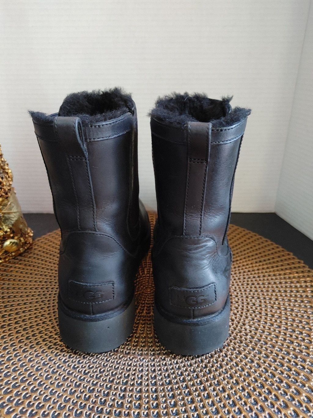 UGG Australia Laurelle Leather Boots Size 9.5