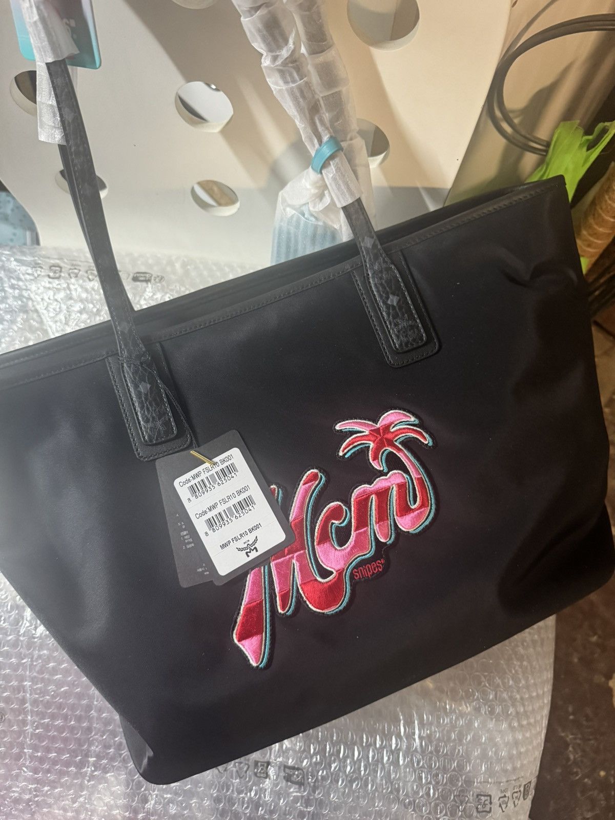 MCM Mcm Black Embroidered Logo Tote Zip Closure Shoulder Strap Size ONE SIZE - 8 Thumbnail