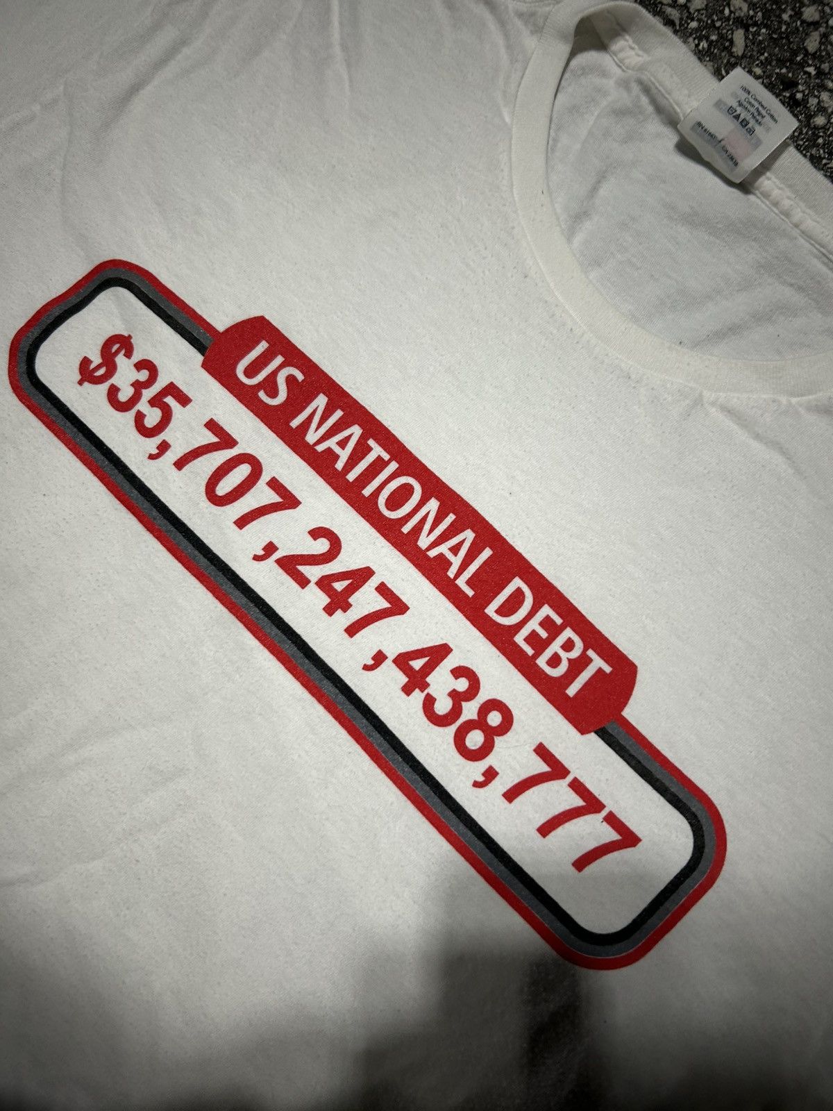 Other 1/1 Your World US Debt Clock Tommy graphic t tee shirt Size US L / EU 52-54 / 3 - 3 Thumbnail