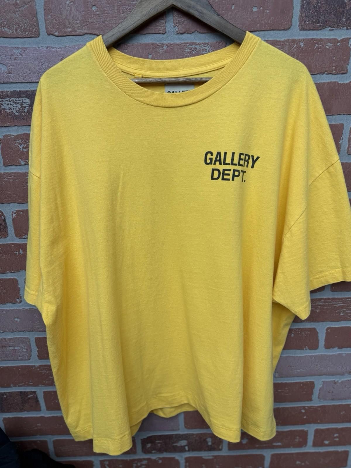 Gallery Dept. GALLERY DEPT Tee Yellow Shirt Size XXL Pre Owned Size US XXL / EU 58 / 5 - 5 Thumbnail