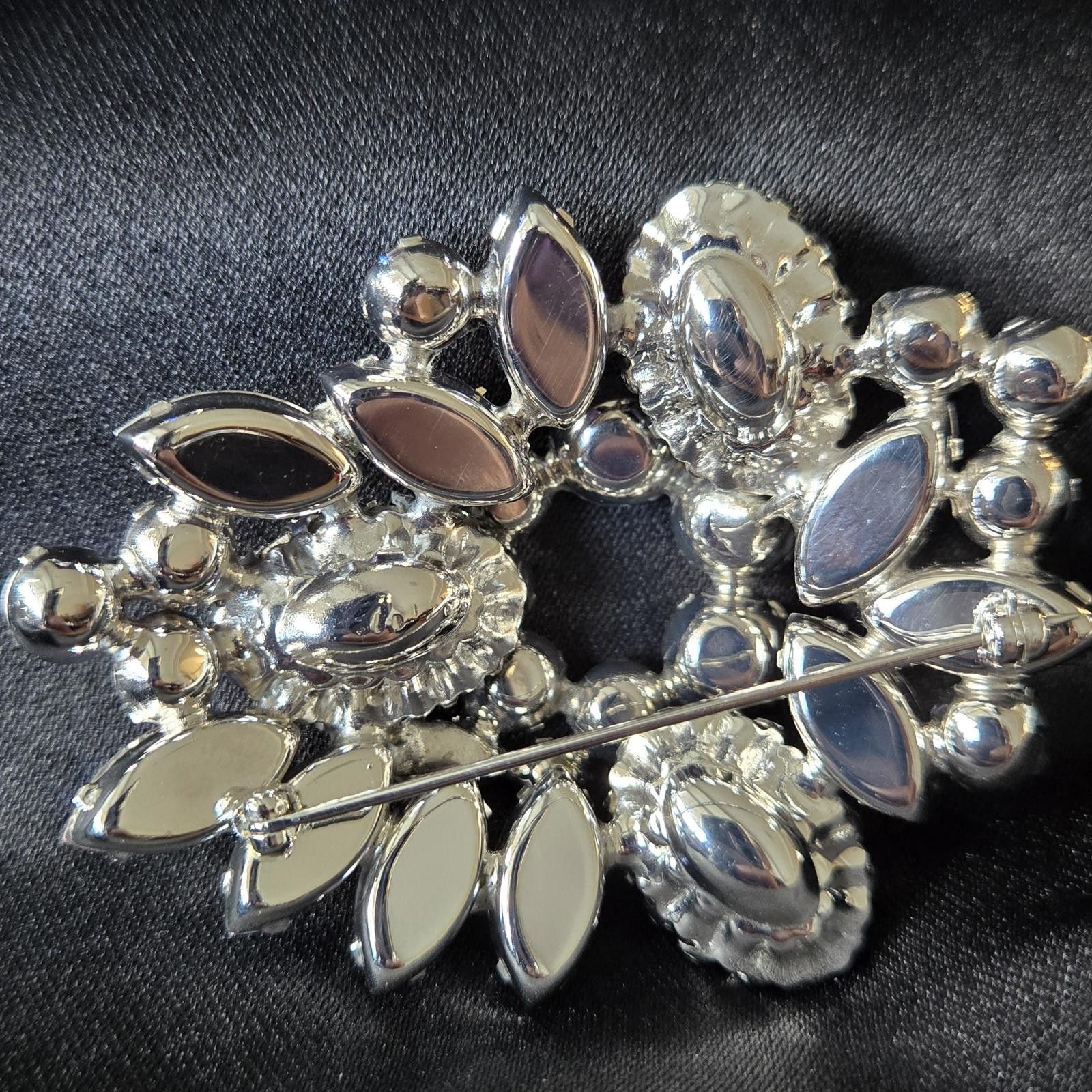 Designer Stunning Vintage Lilac Rhinestone Brooch and Earring Set Size ONE SIZE - 6 Thumbnail