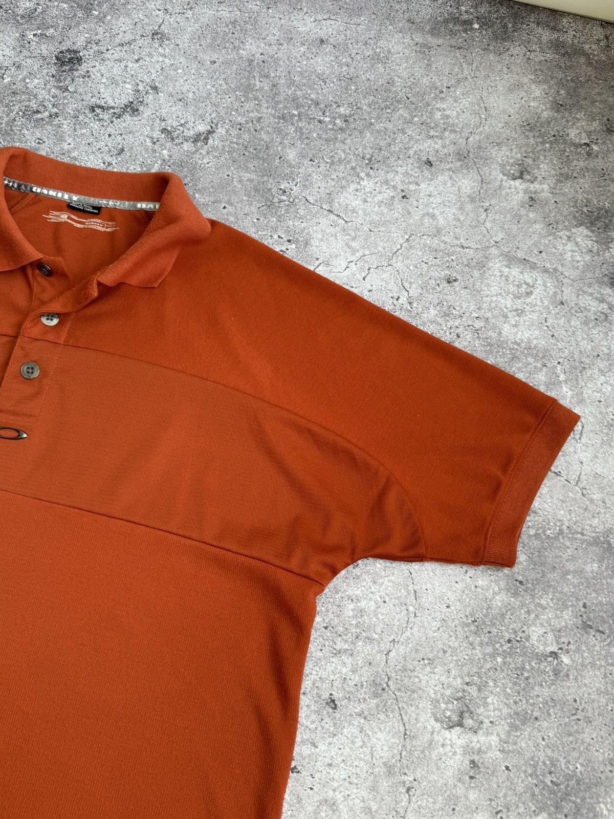 Oakley × Vintage Vintage Oakley metal logo oversized polo t-shirt Size US L / EU 52-54 / 3 - 8 Thumbnail