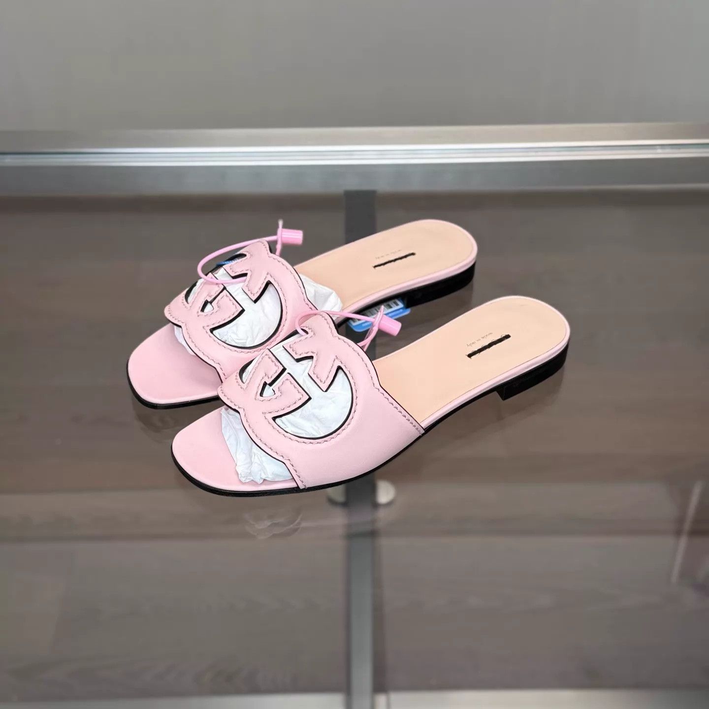 Gucci Gucci Pink GG Openwork Slippers 35.5 Size US 5 / IT 35 - 1 Thumbnail