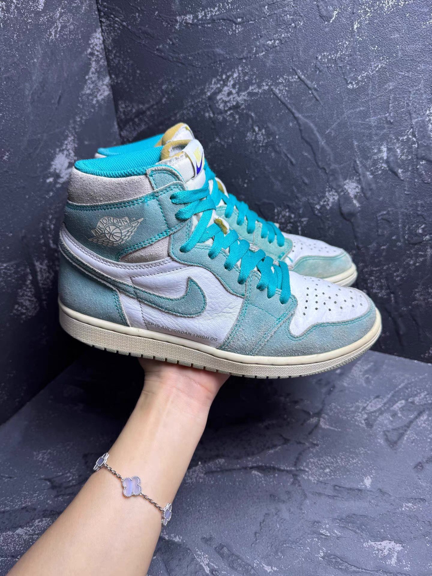 Nike Air Jordan 1 Tiffany White & Green Q10 Size US 8 / EU 41 - 2 Thumbnail