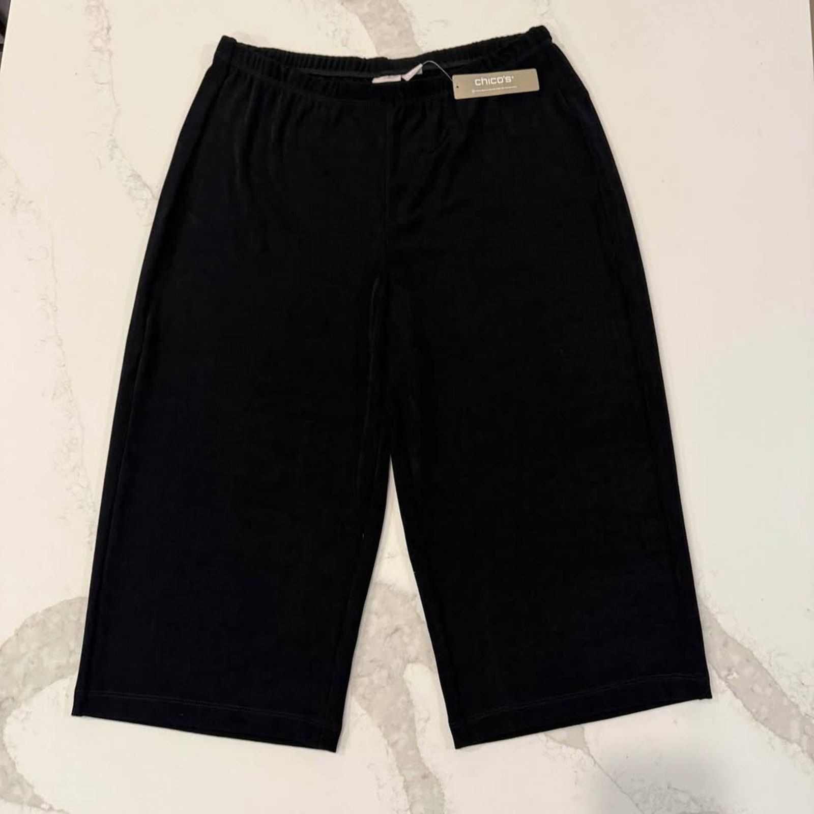 Chicos Chicos NWT Travelers Women Meredith Crop Pants Size 2 Black Size 34" / US 12 / IT 48 - 1 Thumbnail