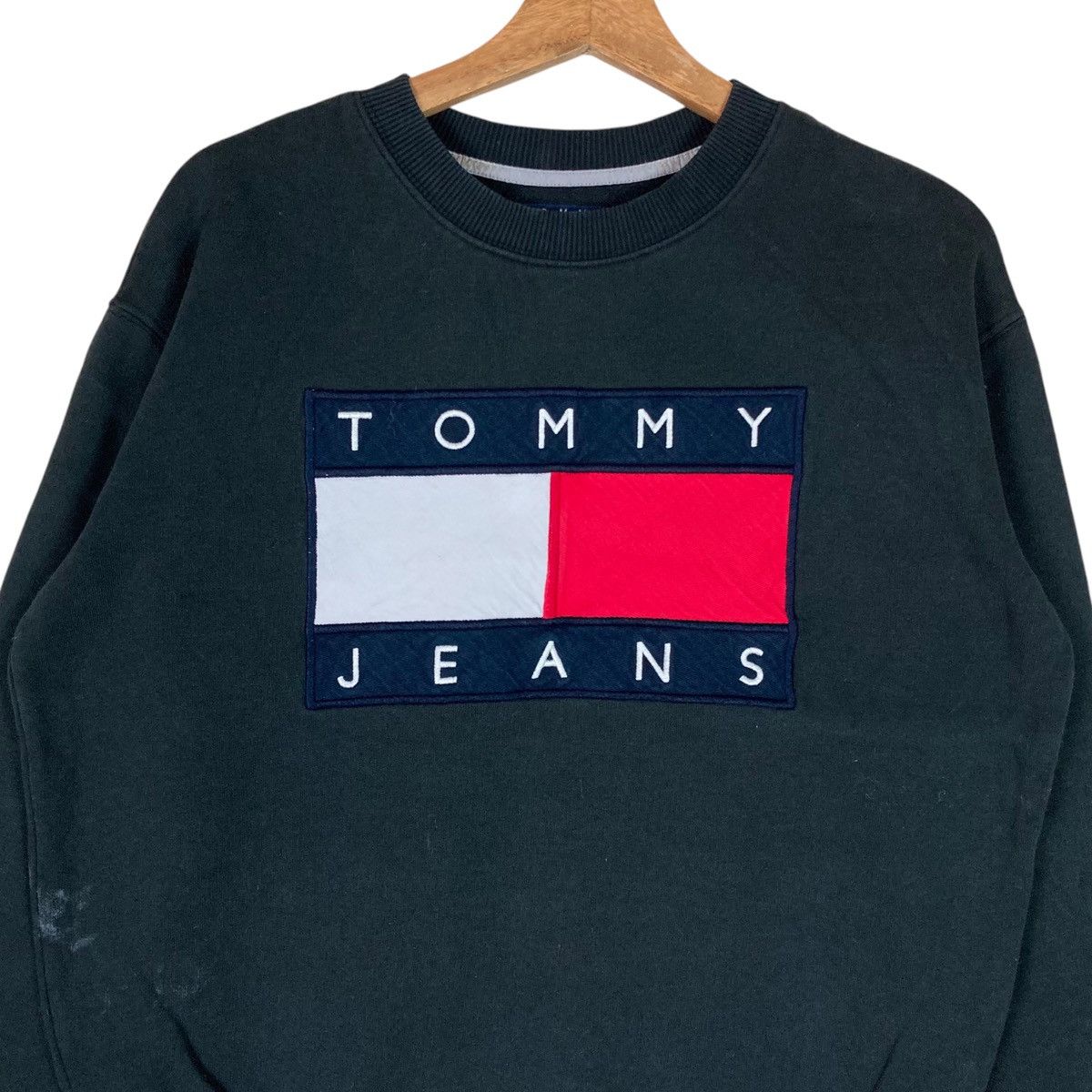 Tommy Hilfiger Vintage Tommy Hilfiger Jeans Big Logo Pullover Jumper Size US S / EU 44-46 / 1 - 2 Thumbnail