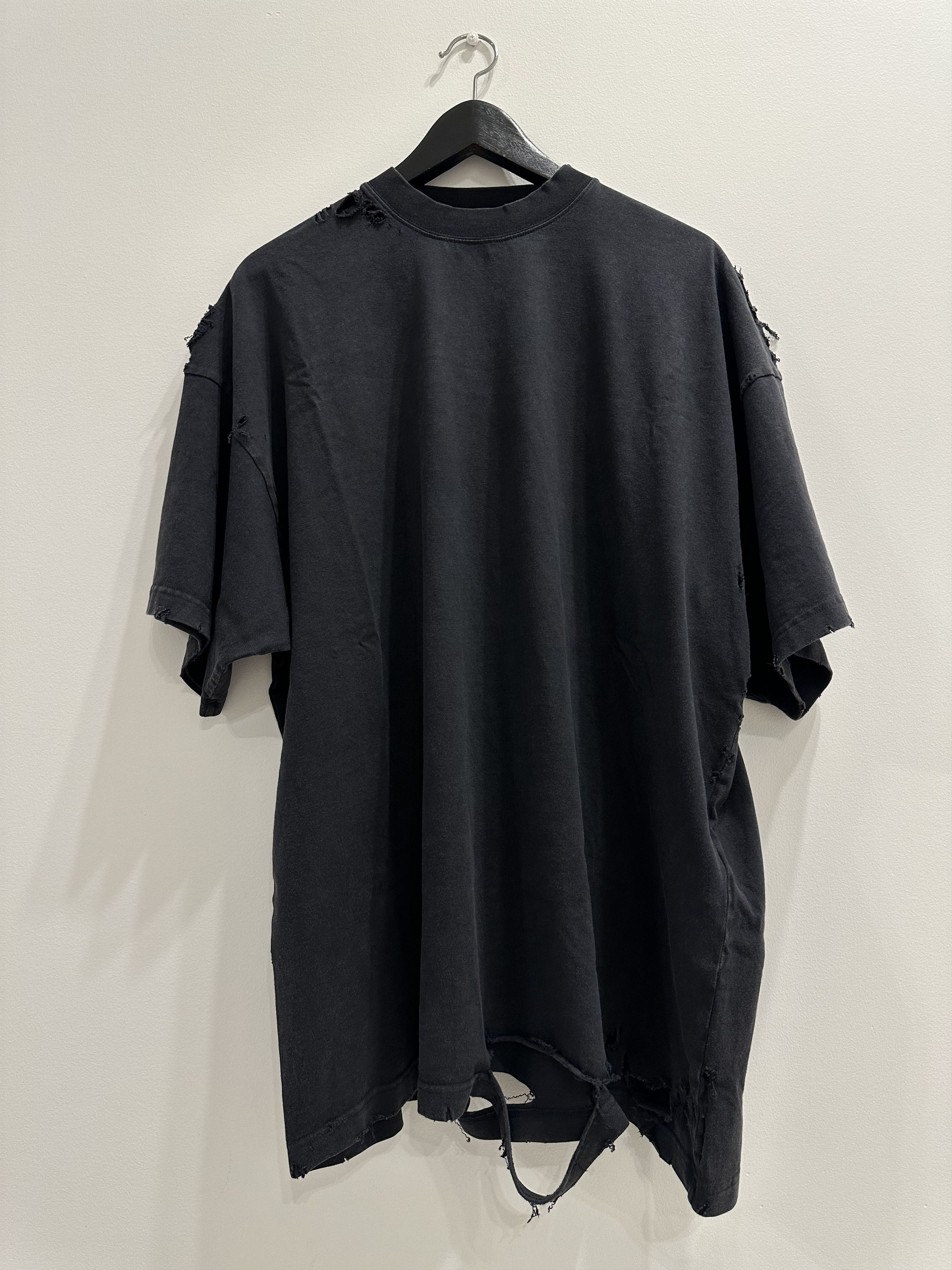 トップス BALENCIAGA OVERSIZED REPAIRED T-SHIRT 1 0400018075836_WASHEDBLACK?wid=