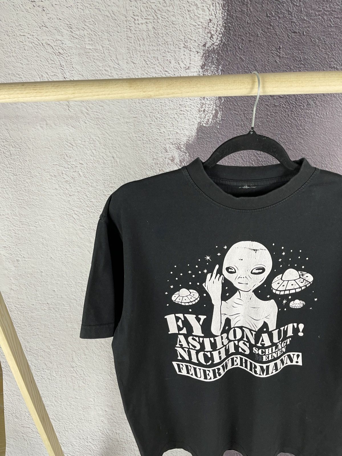 Other EY Astronaut! Nichts Alien vintage short sleeve tee shirt Size US L / EU 52-54 / 3 - 3 Thumbnail