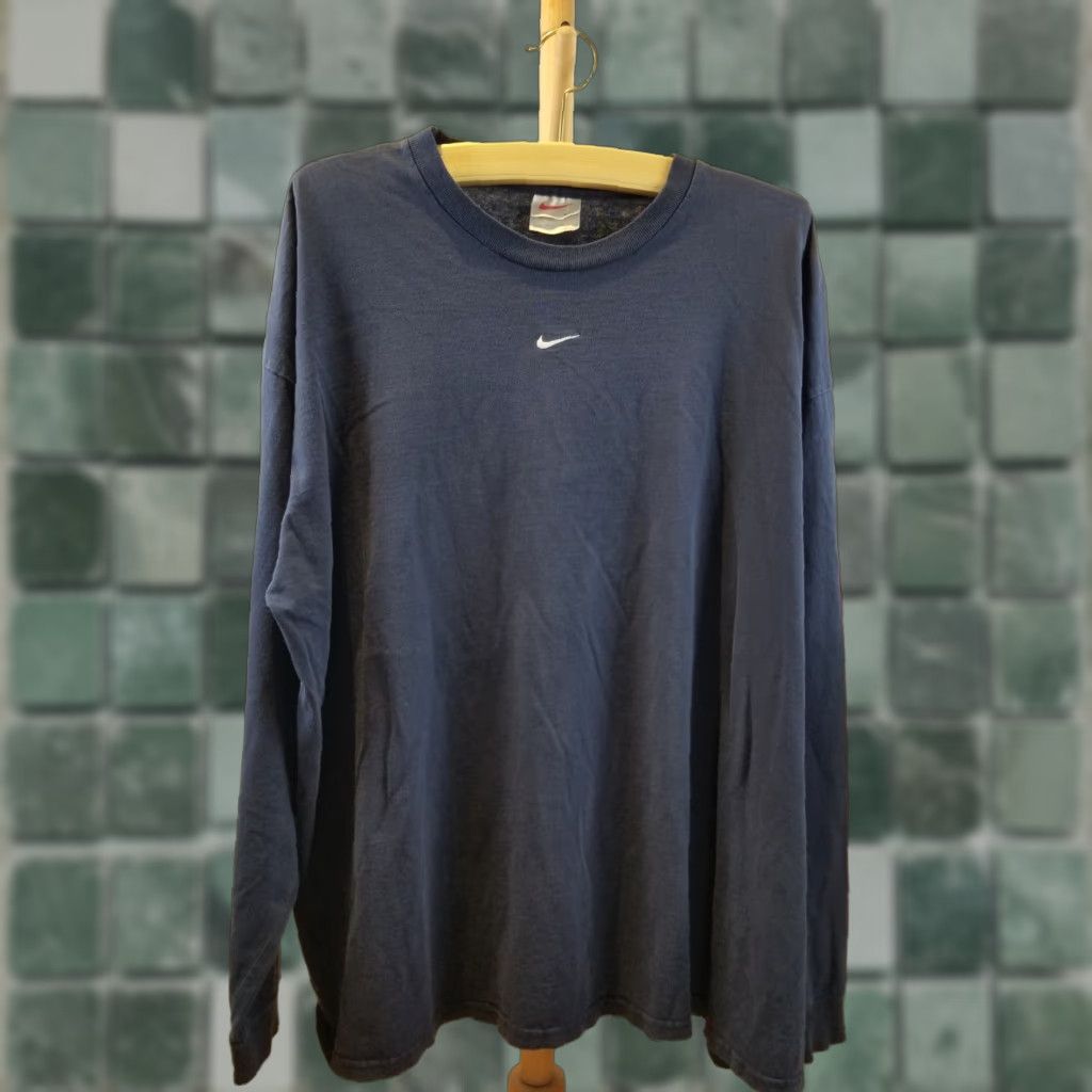 Nike VINTAGE Nike Center Swoosh Embroidery Navy Long Sleeve T-Shirt 2XL Mens Large Blue 90s Concert Football 1990s Size US XXL / EU 58 / 5 - 1 Thumbnail
