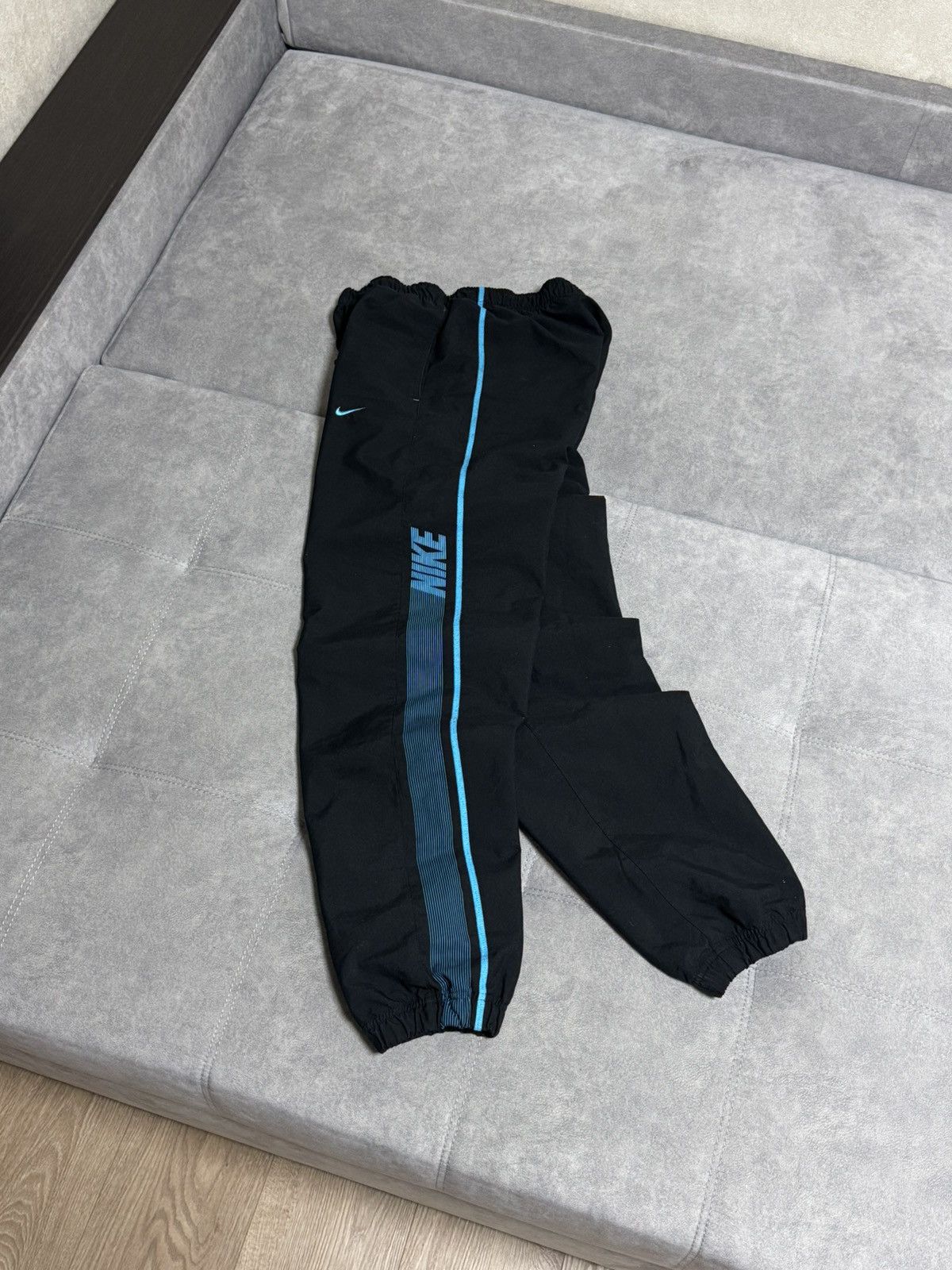 Nike Vintage Nike Nylon Baggy Pants Black Sweatpants Men’s Size S Size US 30 / EU 46 - 2 Thumbnail