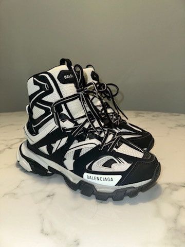 Balenciaga Balenciaga Track 2.0 Sneakers Black & White Size