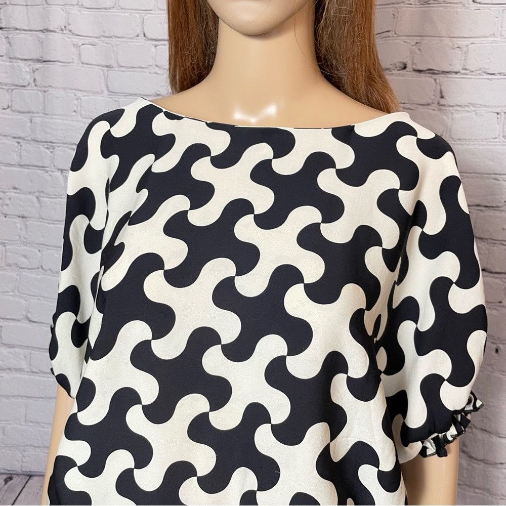 Diane von Furstenberg Diane Von Furstenberg Silk Black White Short Sleeve Blouse Size XS / US 0-2 / IT 36-38 - 4 Thumbnail