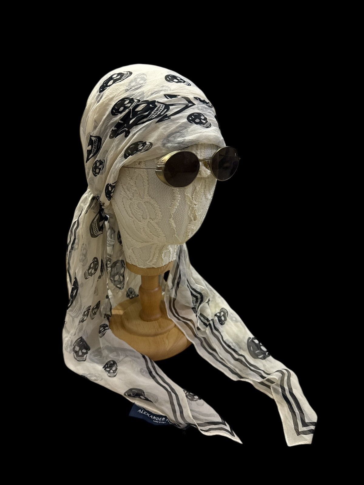 Alexander McQueen ALEXANDER MCQUEEN SKULLS ALL-OVER PRINT SILK SCARF Size ONE SIZE - 1 Thumbnail