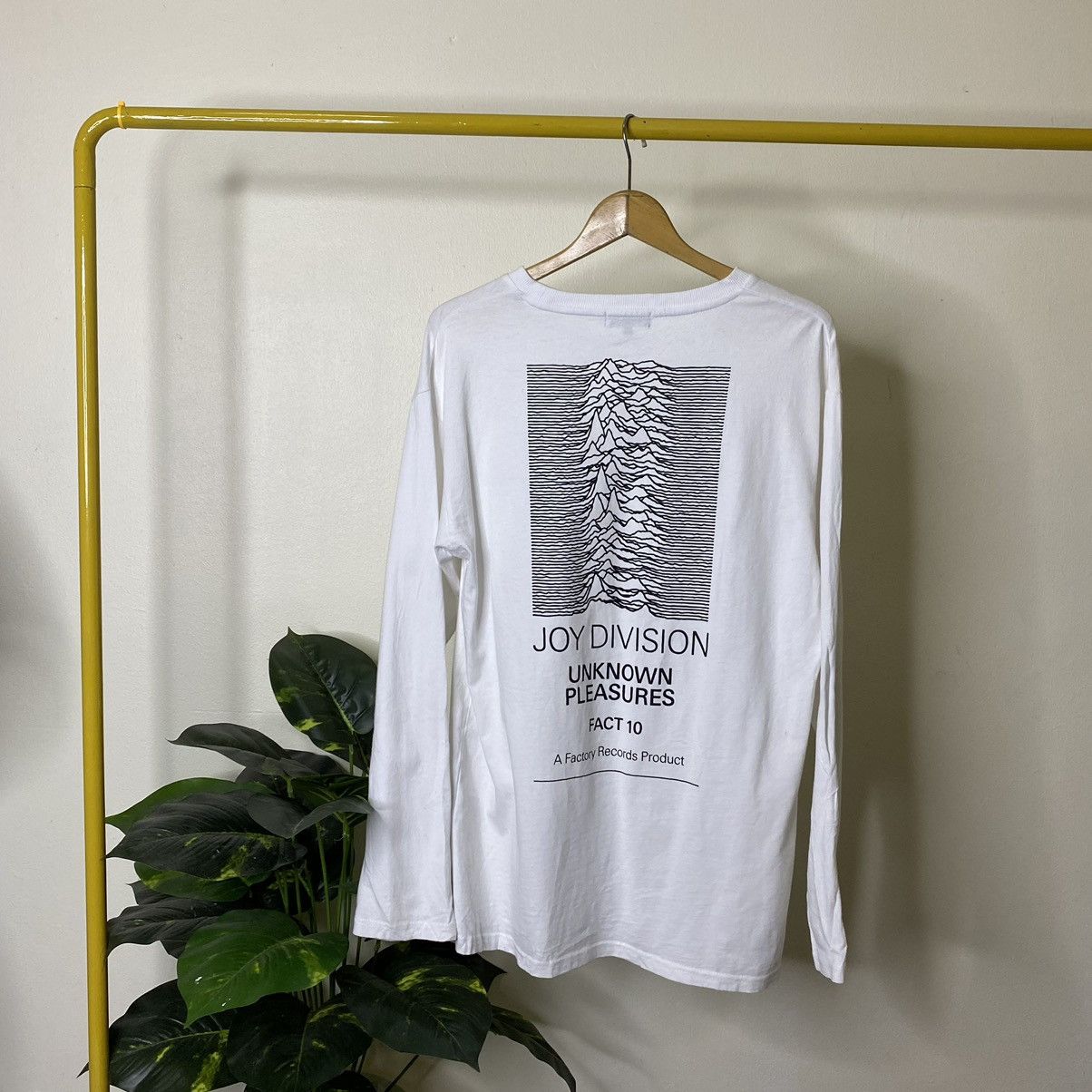 Band Tees × Joy Division Joy Divison Unknown Pleasure Official Reissue LS Tee Size US M / EU 48-50 / 2 - 1 Thumbnail