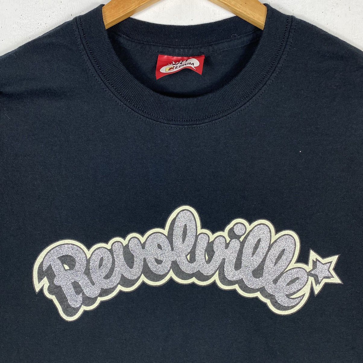 Japanese Brand Japanese Brand REVOLVER "REVOLVILLE" Glitter Logo Tee Size US M / EU 48-50 / 2 - 3 Thumbnail