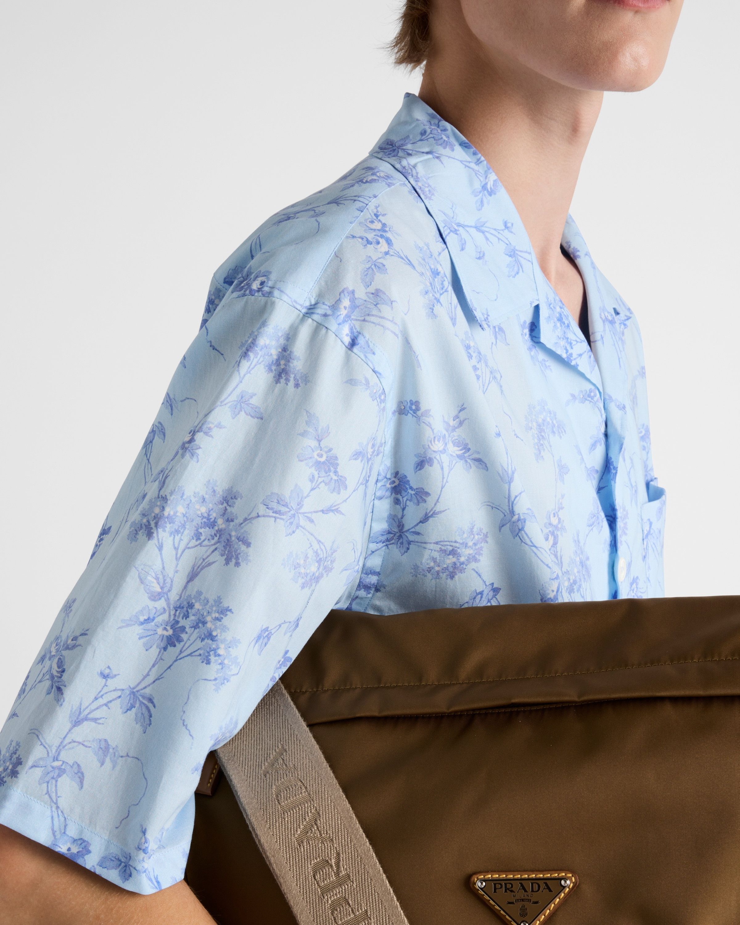 Prada o1bcso1str1025 Short-Sleeved Printed Cotton Shirt in Blue Size US XS / EU 42 / 0 - 4 Thumbnail