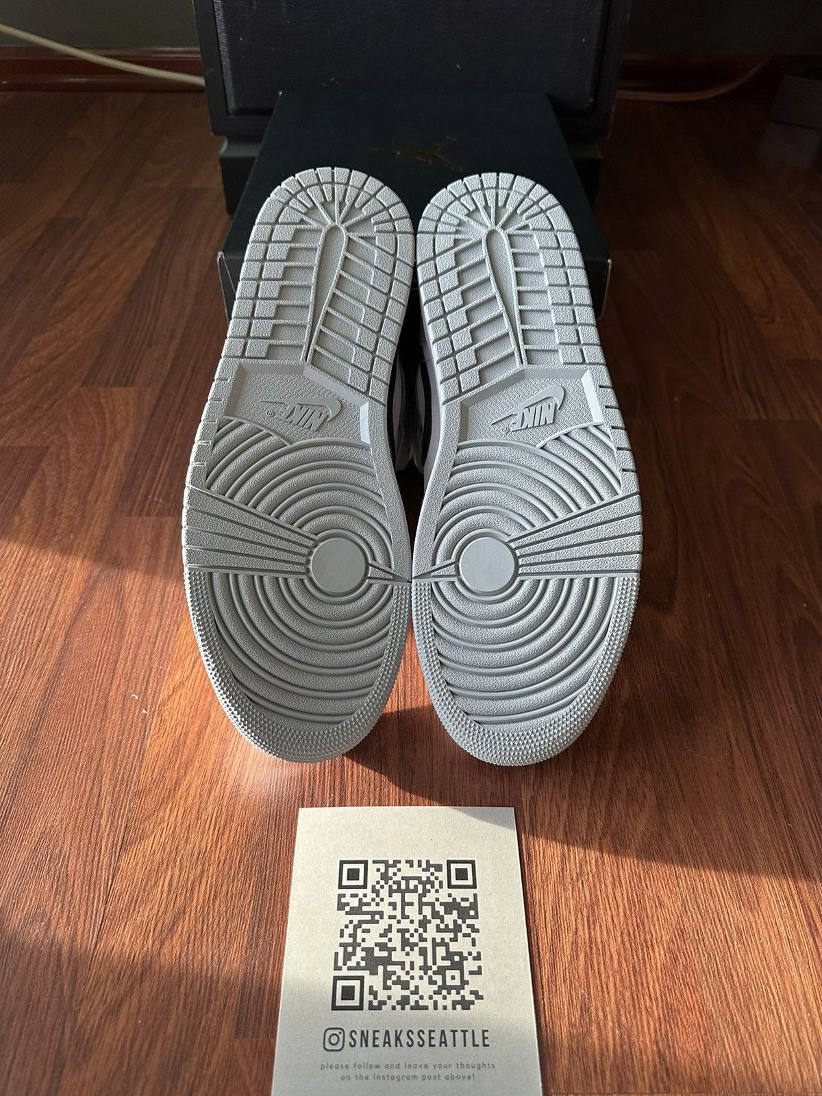 Jordan Brand Jordan 1 Mid Light Smoke Grey Size 12M 554724-092 Size US 12 / EU 45 - 5 Thumbnail