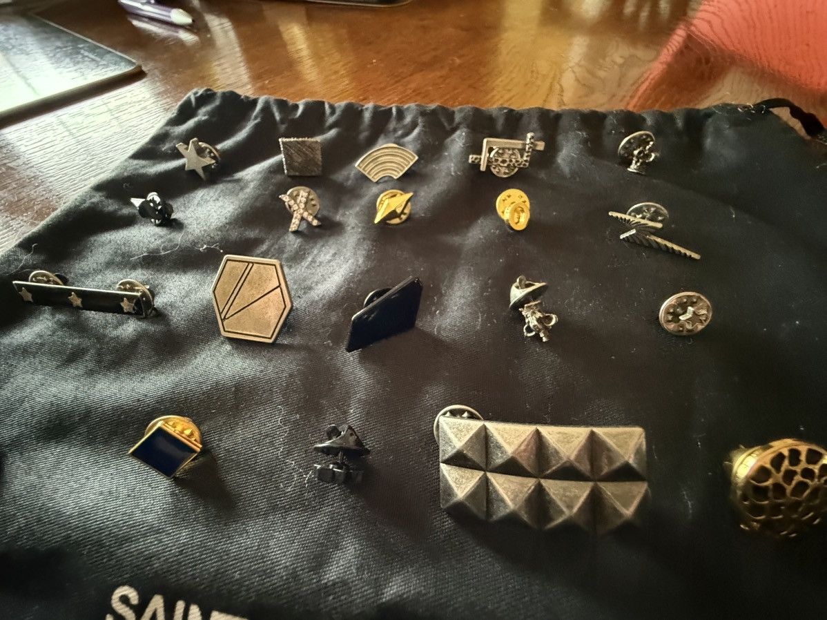 Saint Laurent Paris FW15 Saint Laurent pin set 24 + 6 30 pieces lighter star etc Size ONE SIZE - 12 Thumbnail
