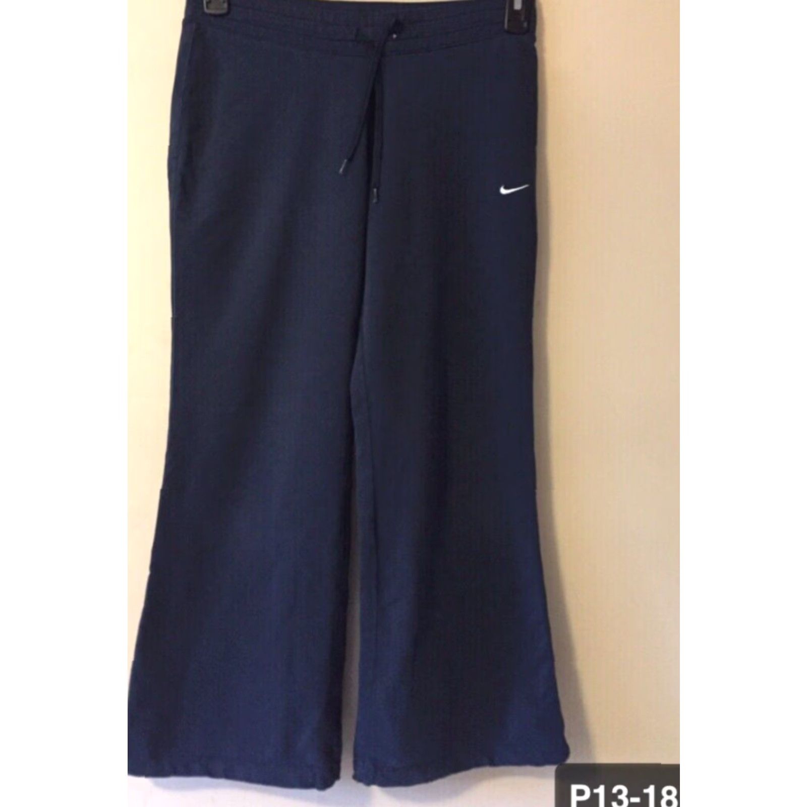 Nike NIKE Fit Dry Black Yoga Pants XS 30-33 Inseam 27.5 Drawstring Mid-rise Women's Yoga Pants Size 26" / US 2 / IT 38 - 2 Thumbnail