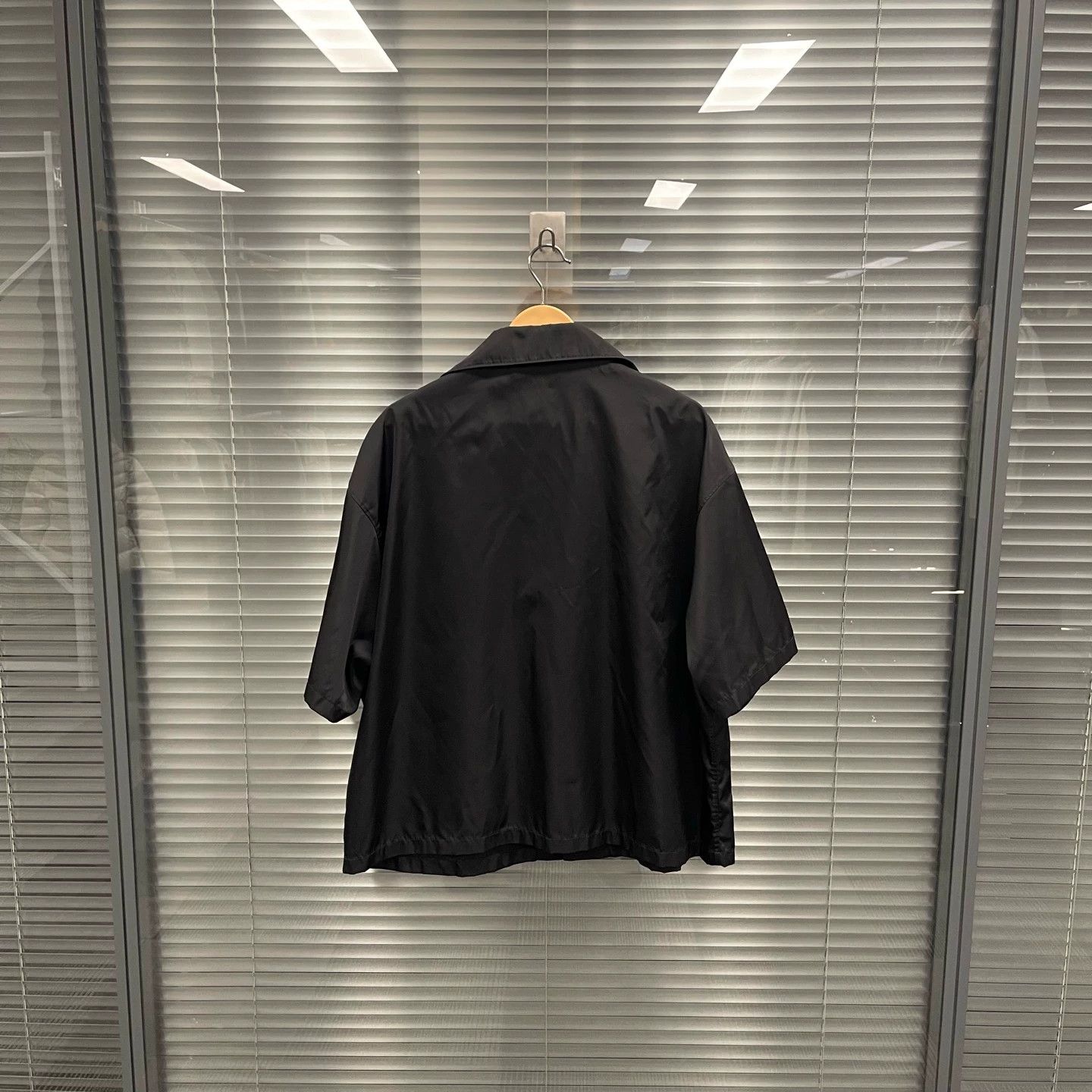 Prada PRADA button logo nylon short-sleeve shirt L 99 new Size US L / EU 52-54 / 3 - 2 Thumbnail