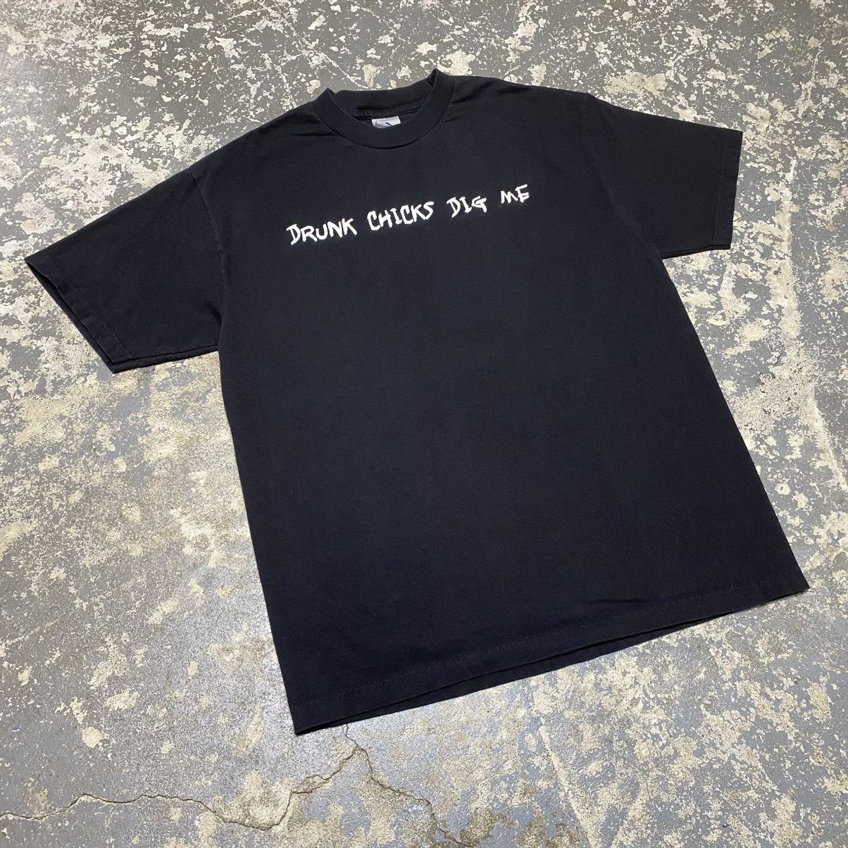 Japanese Brand × Vintage Vintage Drunk Chicks Dig Me Funny Parody Tshirt Size US L / EU 52-54 / 3 - 6 Thumbnail
