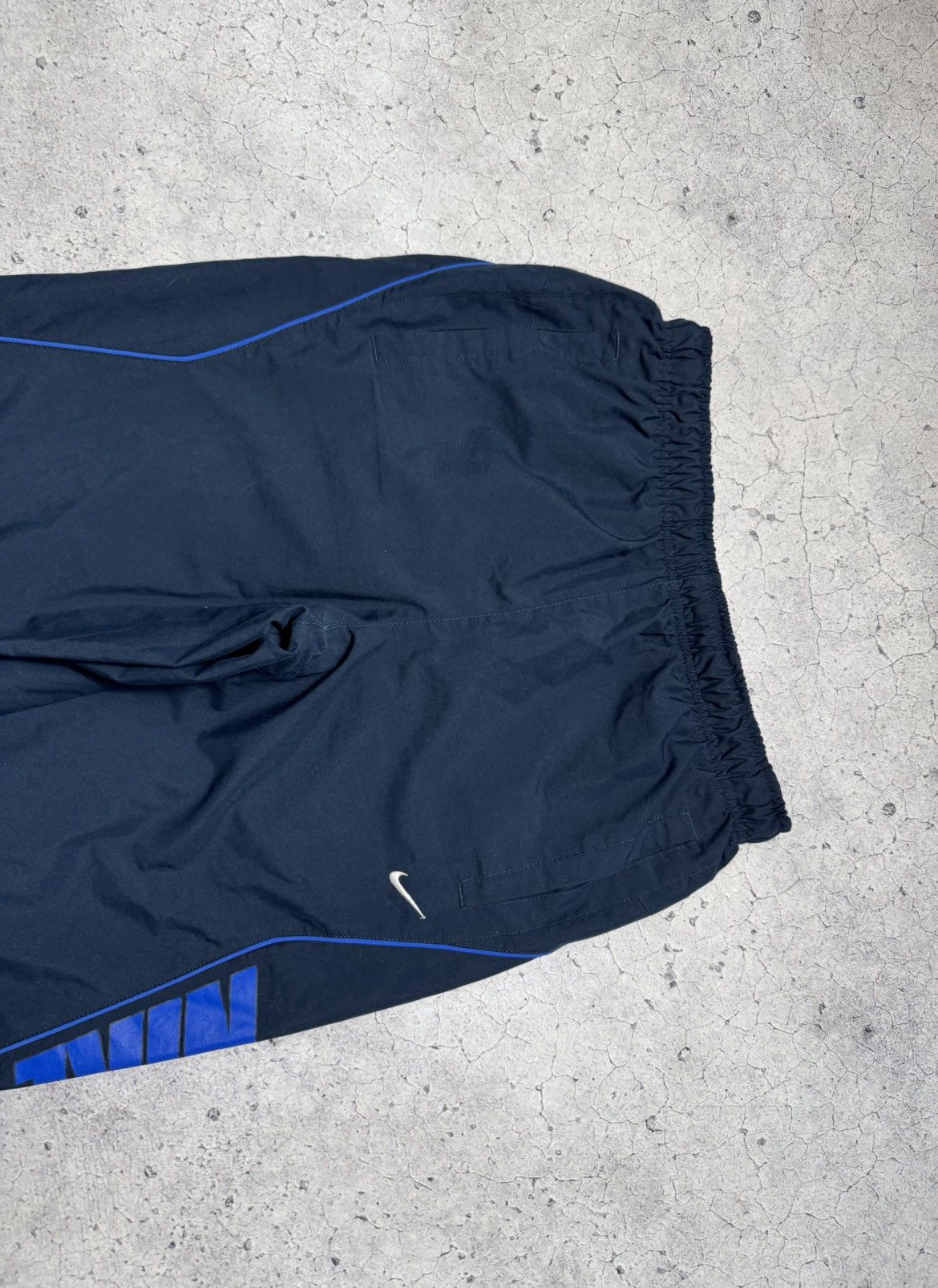 Nike Nike Big Swoosh Track Pants Nylon Baggy Drill Swoosh Vintage Size US 30 / EU 46 - 5 Thumbnail